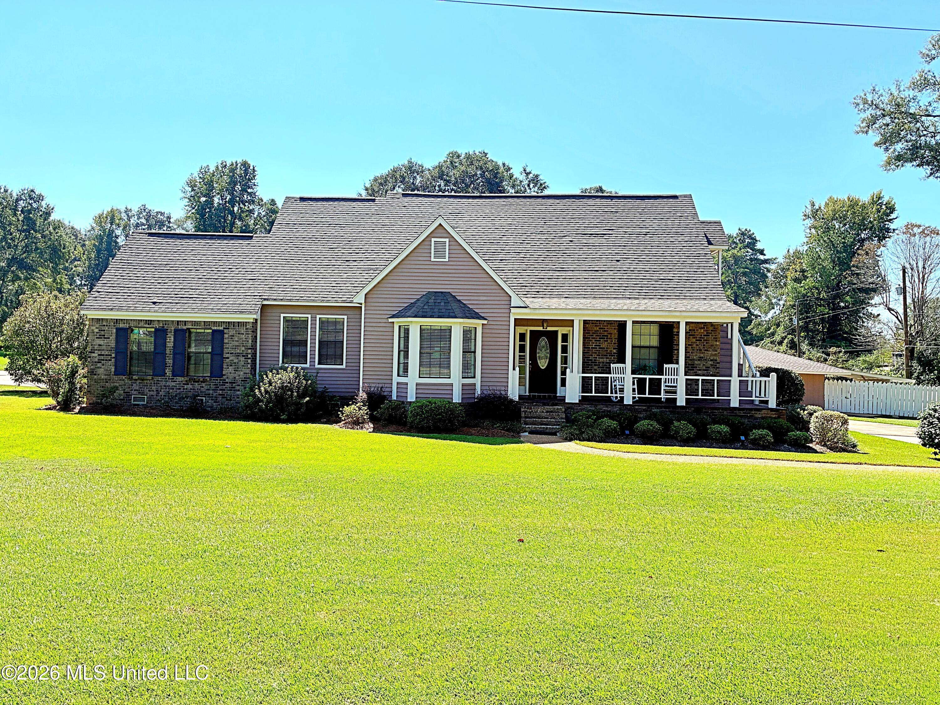 110 Shady Oaks Circle Property Photo 1