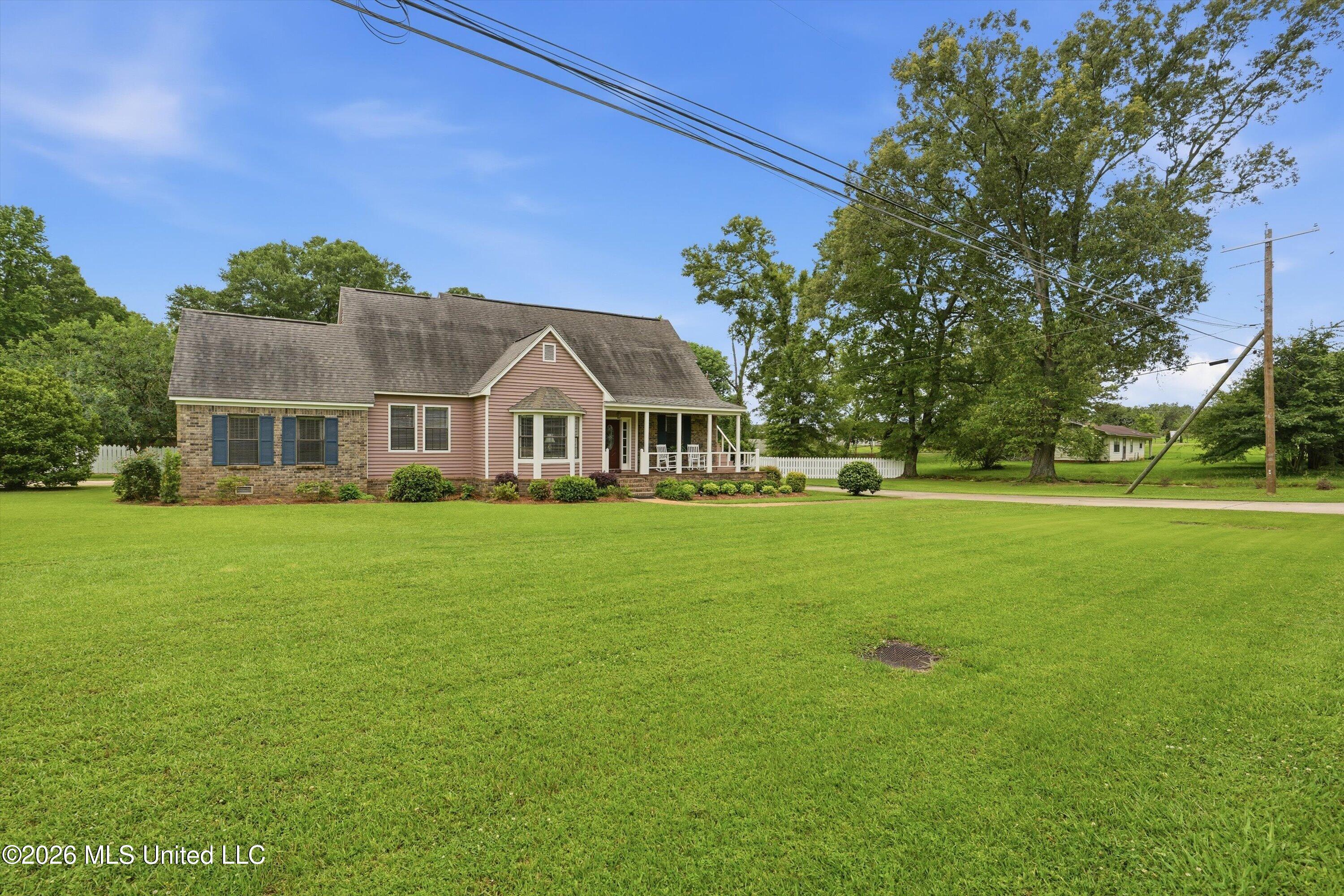 110 Shady Oaks Circle Property Photo 2