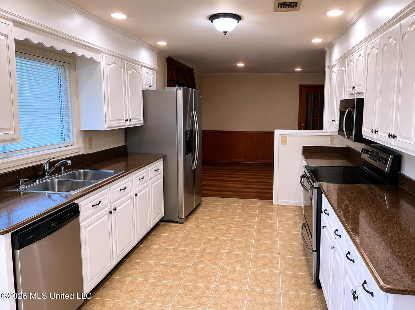 901 Tuckaho Drive Property Photo 3