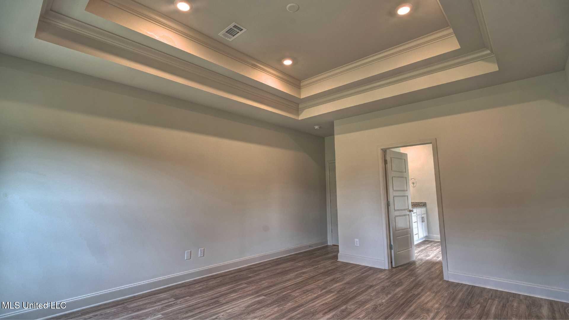 303 Castlewood Circle Property Photo 2