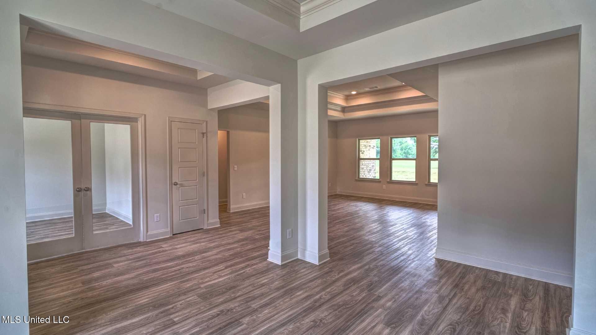 303 Castlewood Circle Property Photo 5