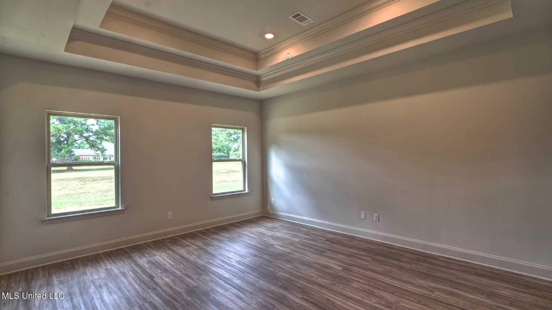 303 Castlewood Circle Property Photo 6