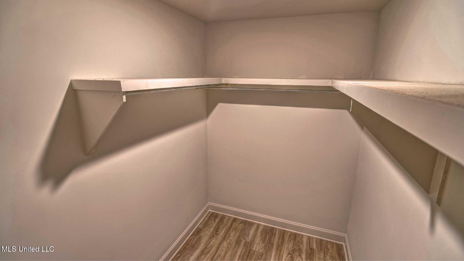 303 Castlewood Circle Property Photo 11