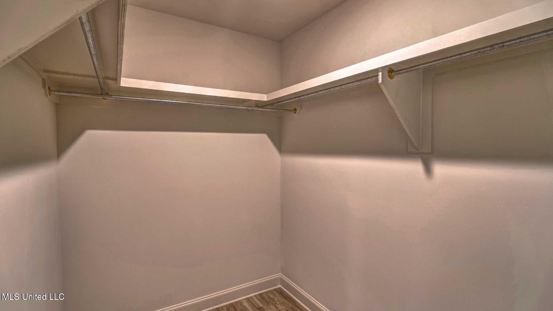 303 Castlewood Circle Property Photo 13