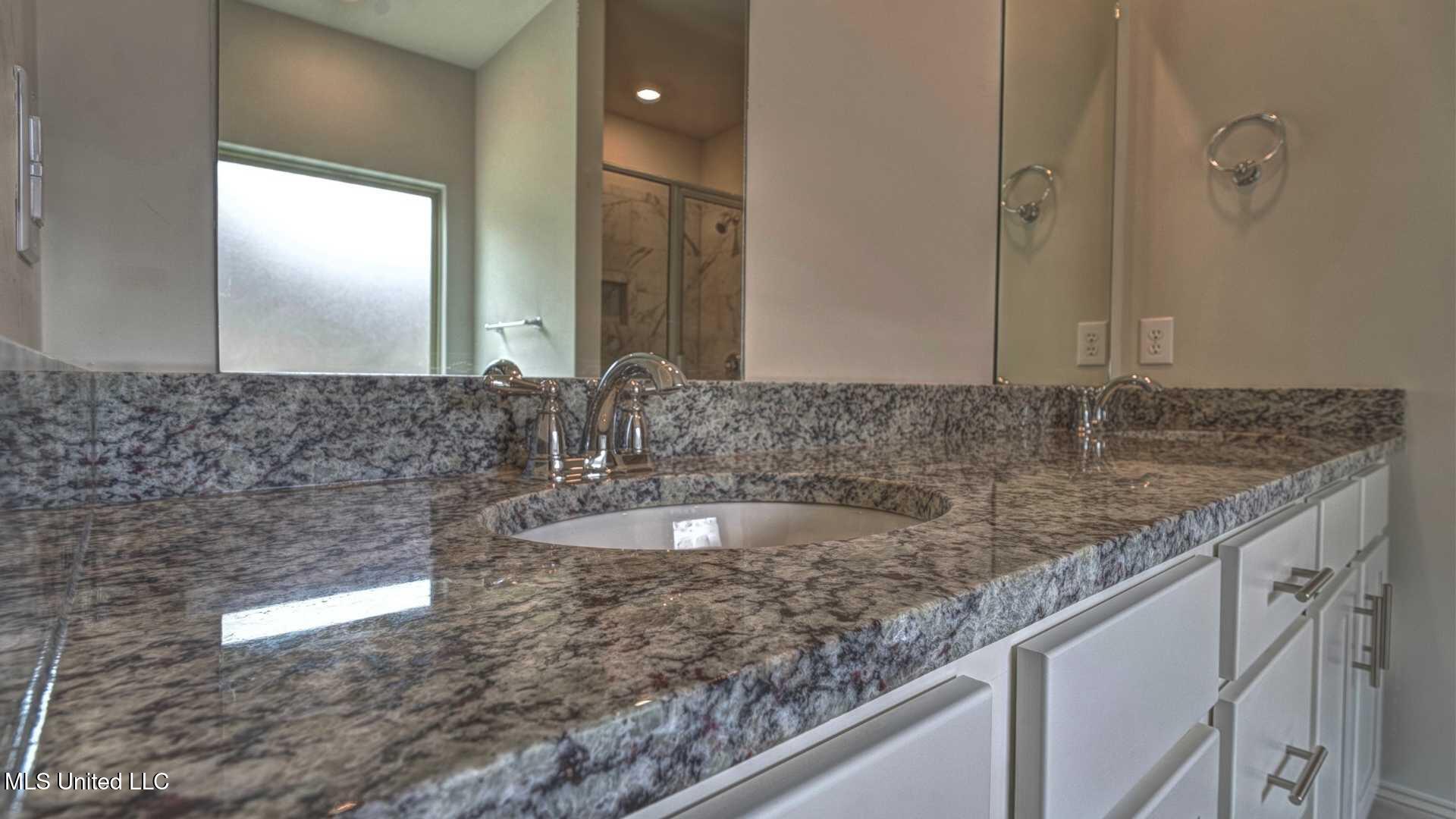 303 Castlewood Circle Property Photo 15
