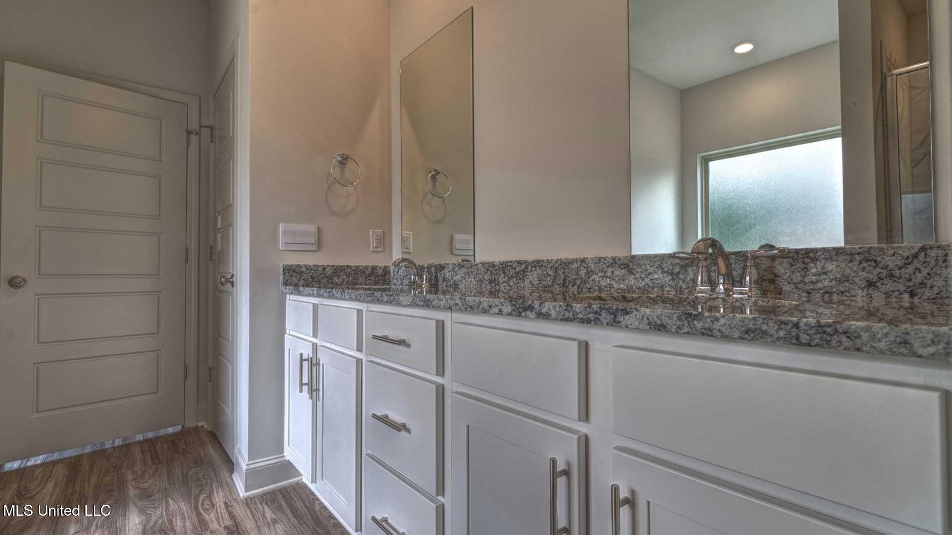 303 Castlewood Circle Property Photo 18