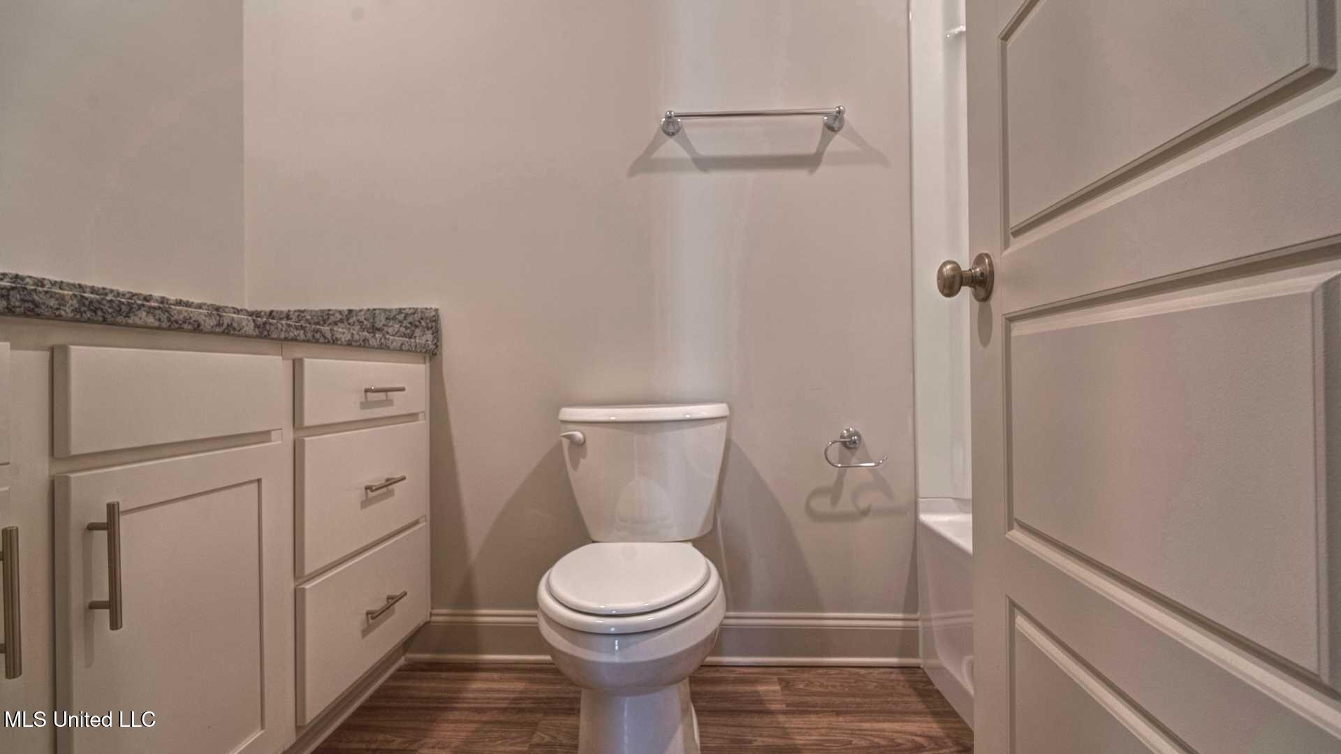 303 Castlewood Circle Property Photo 26