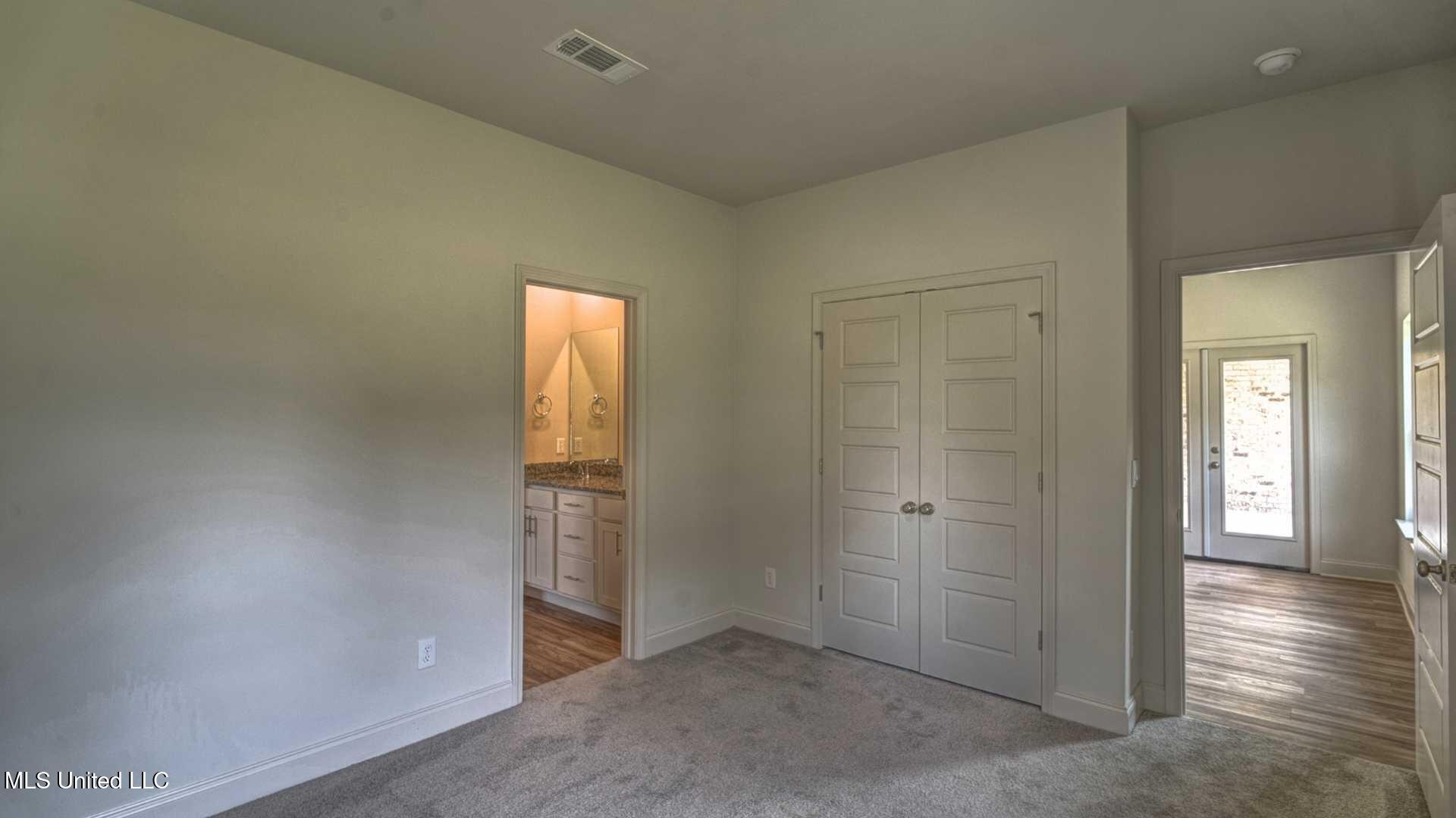 303 Castlewood Circle Property Photo 27