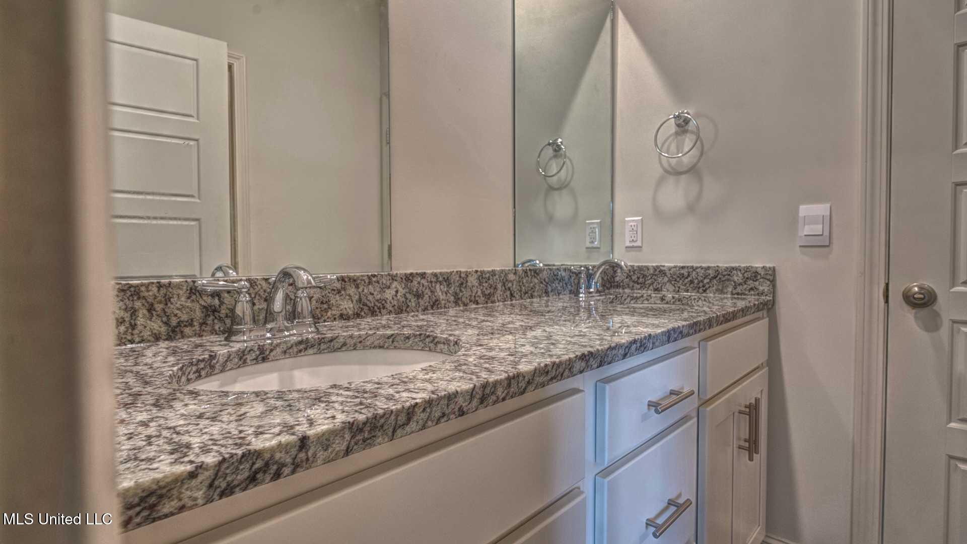 303 Castlewood Circle Property Photo 31