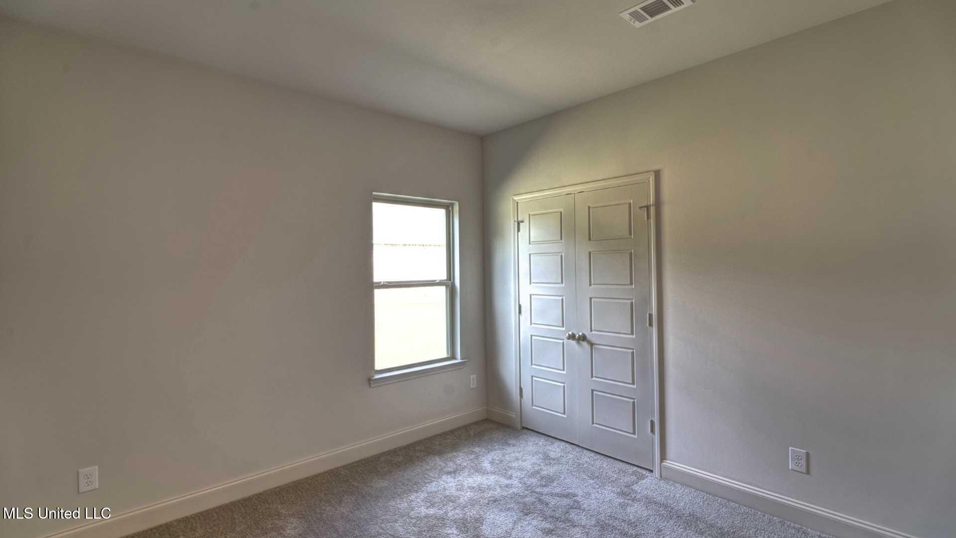 303 Castlewood Circle Property Photo 34