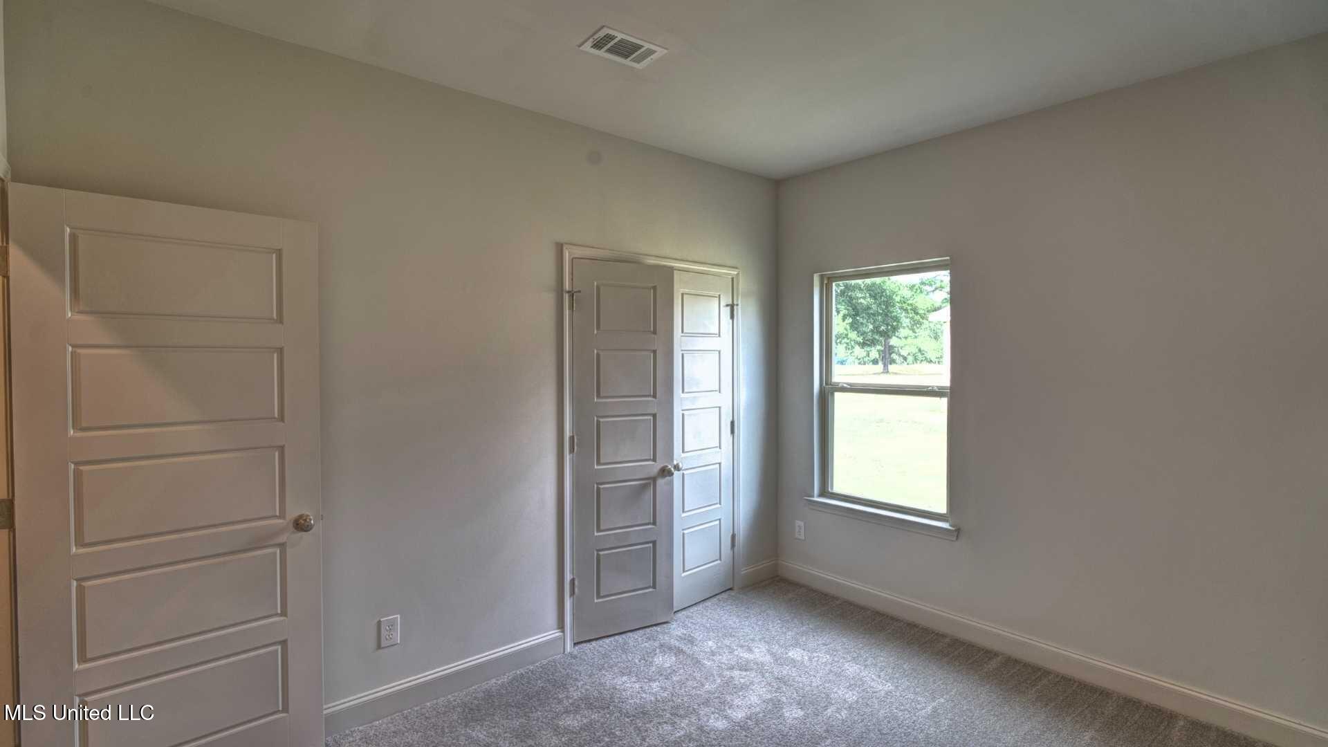 303 Castlewood Circle Property Photo 35