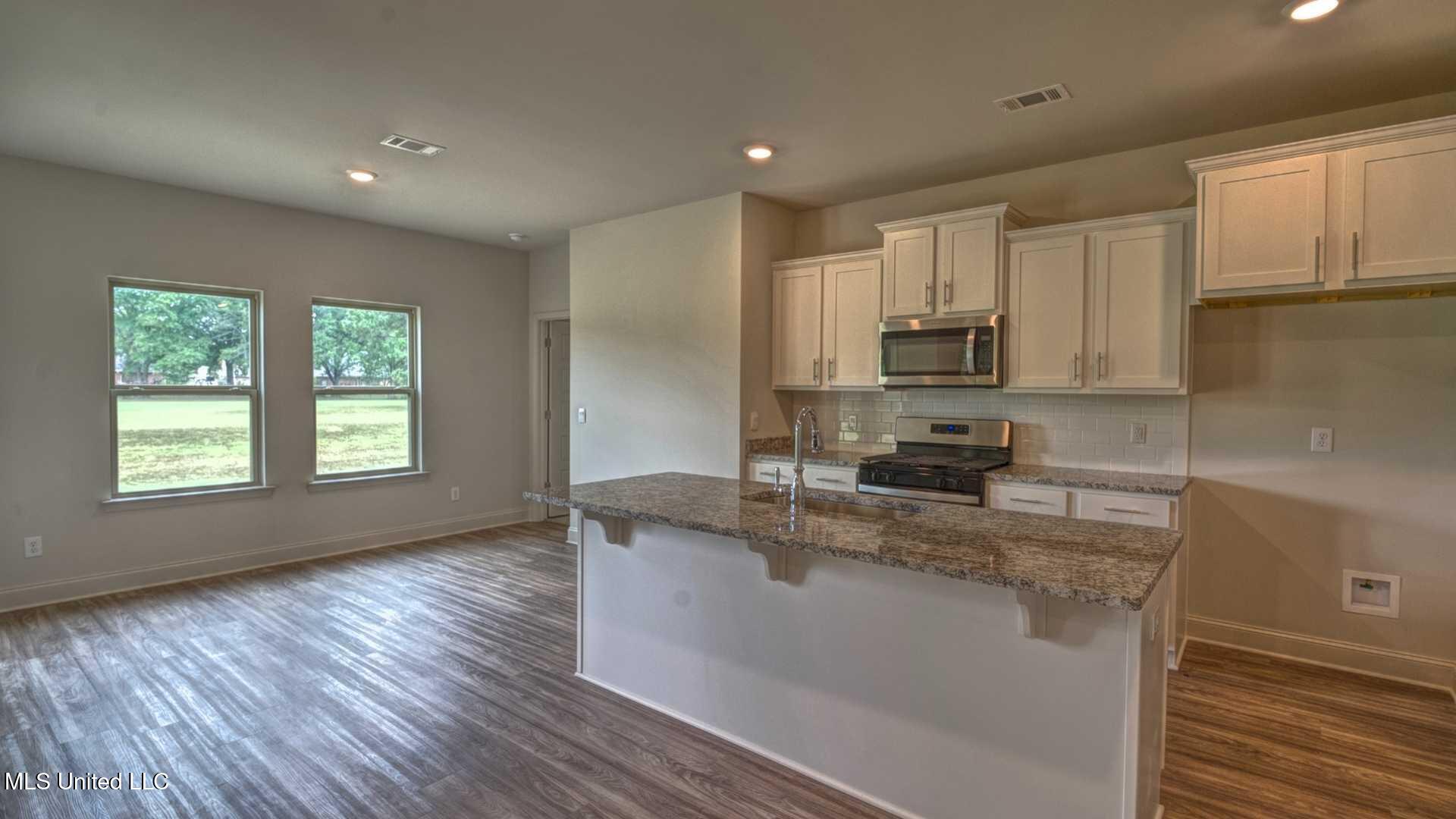 303 Castlewood Circle Property Photo 39
