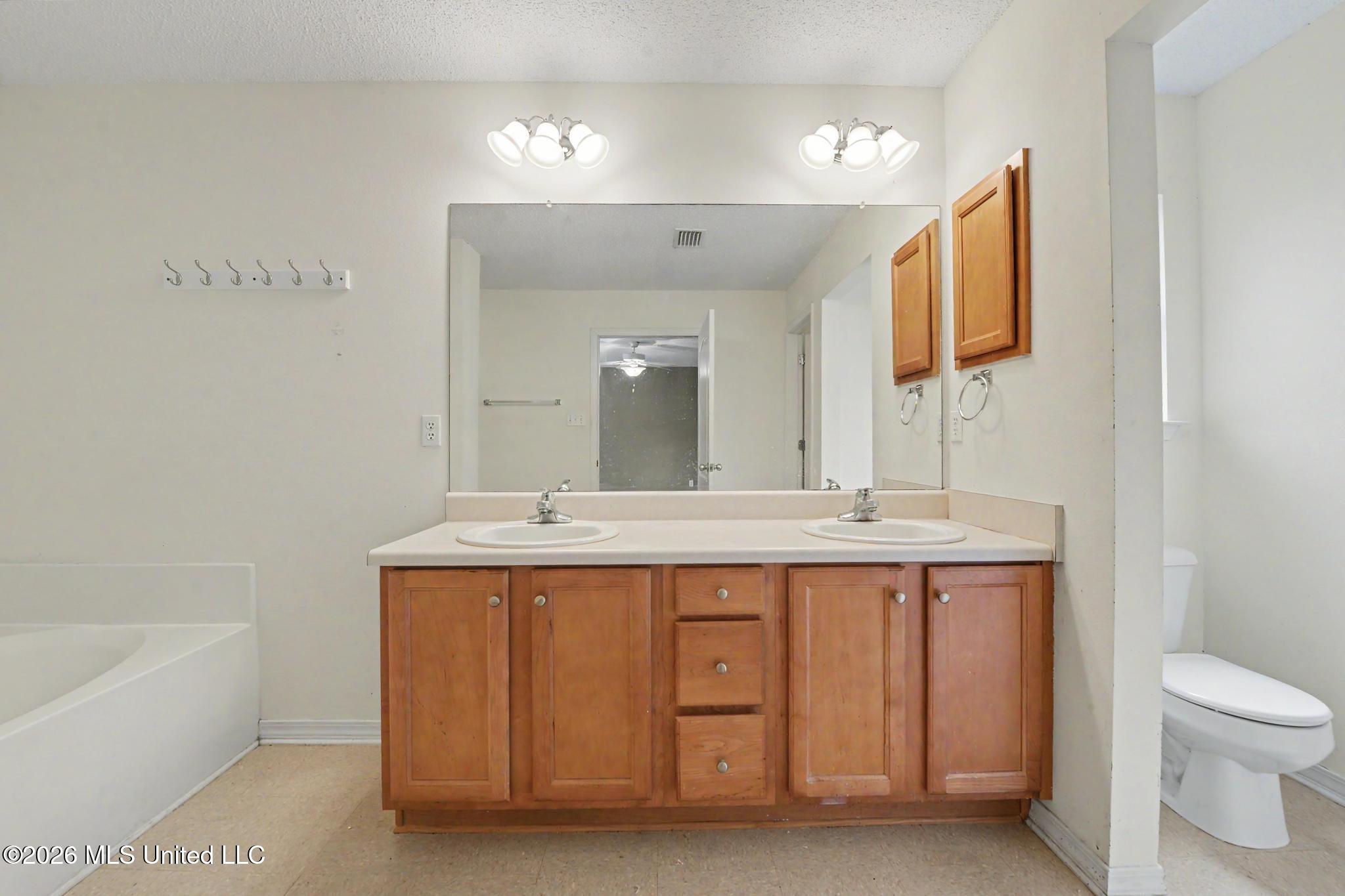 3814 Timber Lake Drive Property Photo 16