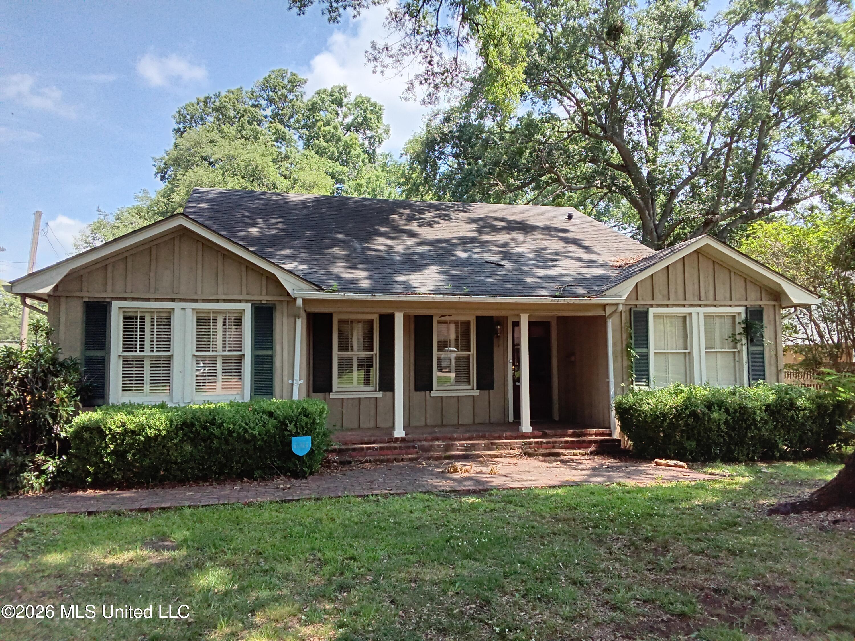 607 E Percy Street Property Photo 1
