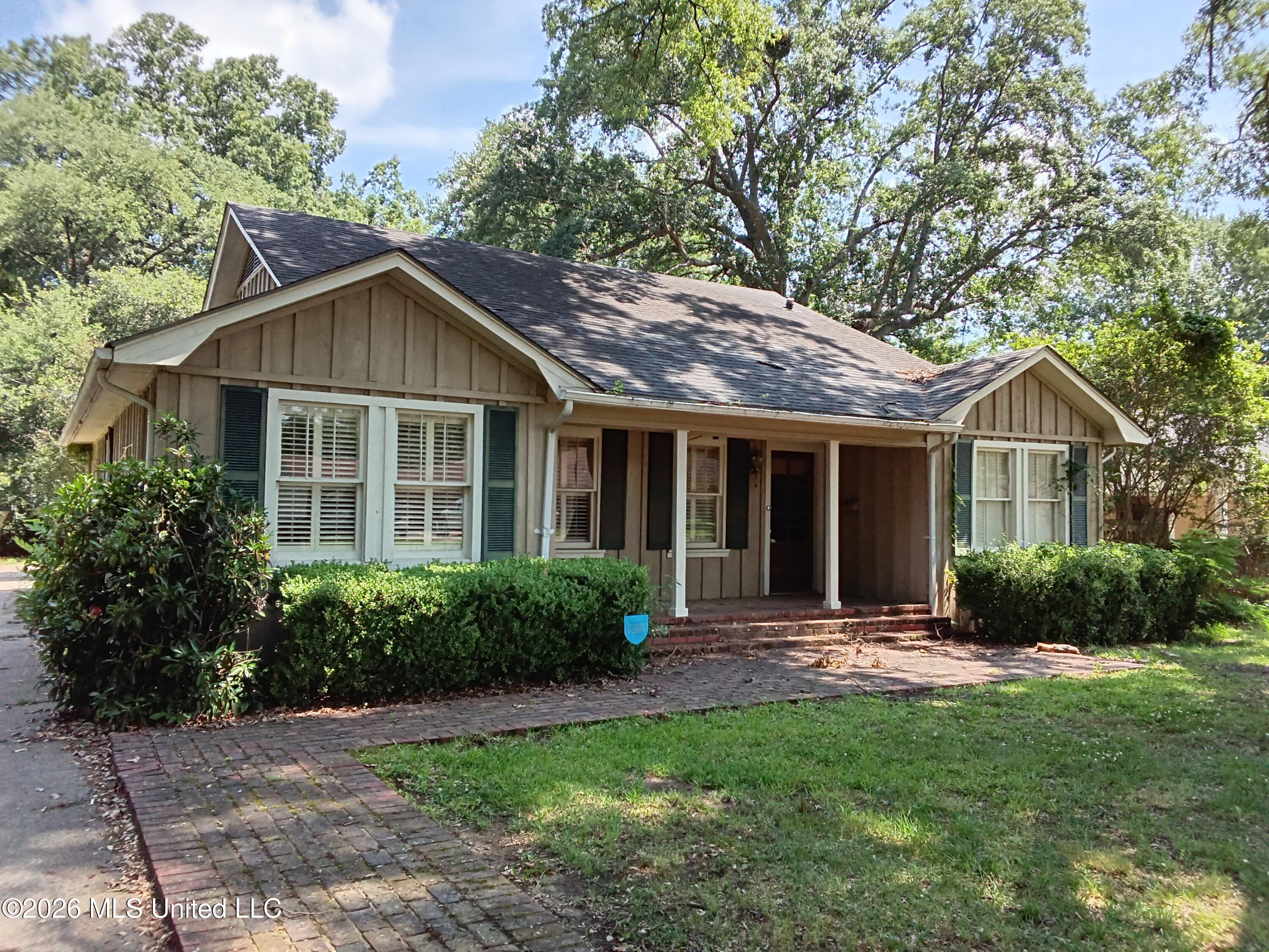 607 E Percy Street Property Photo 2