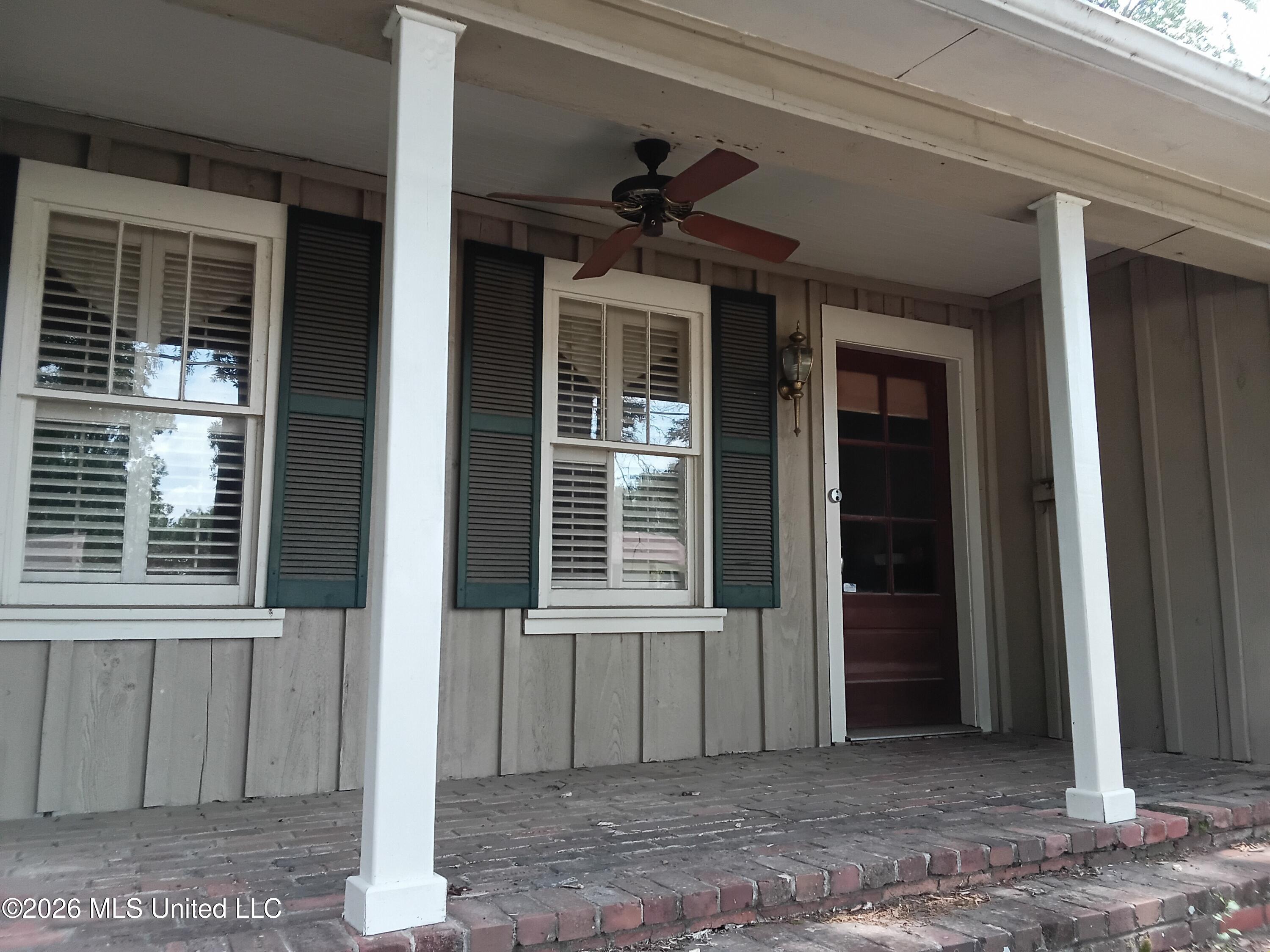 607 E Percy Street Property Photo 3