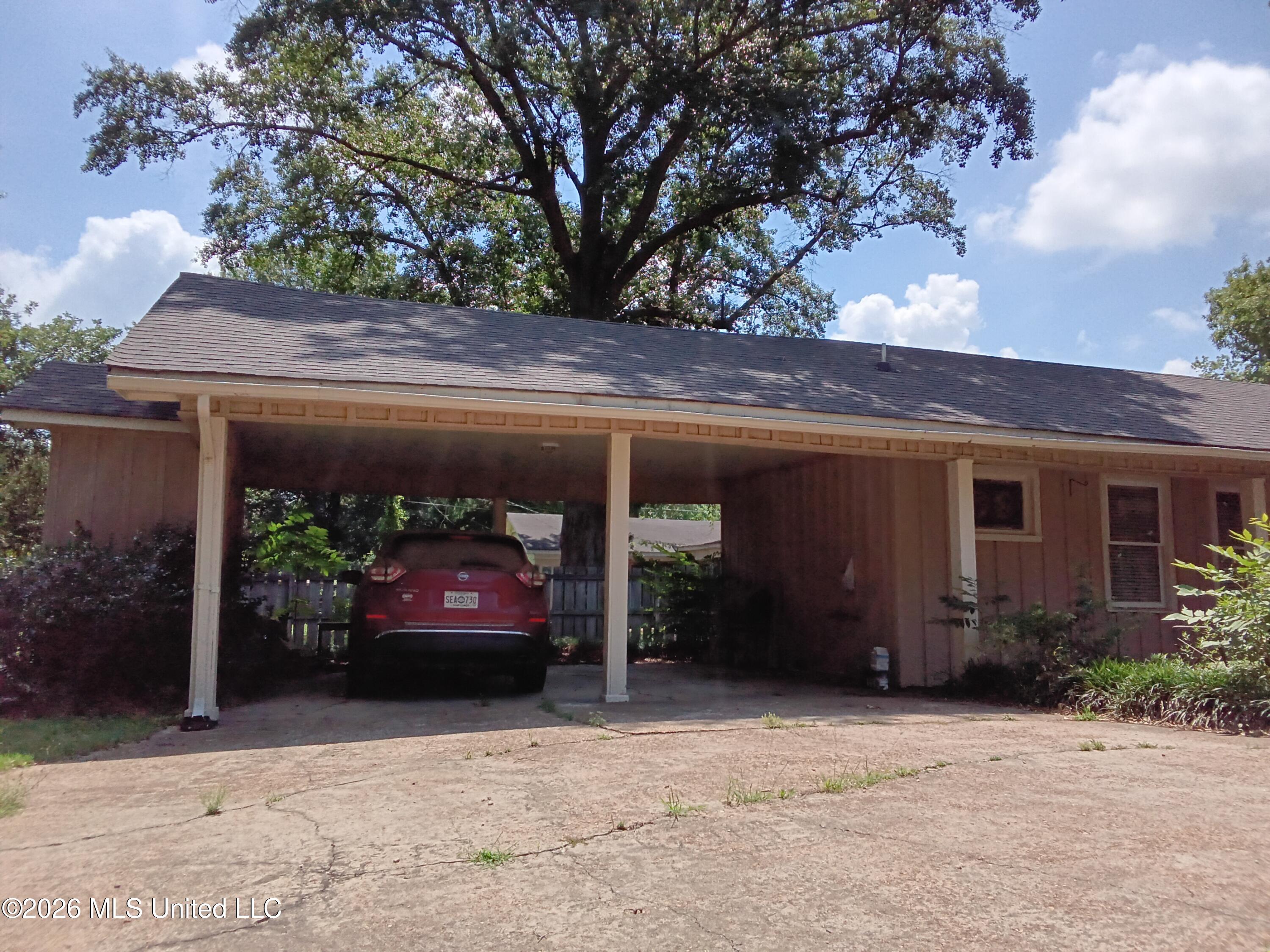 607 E Percy Street Property Photo 10
