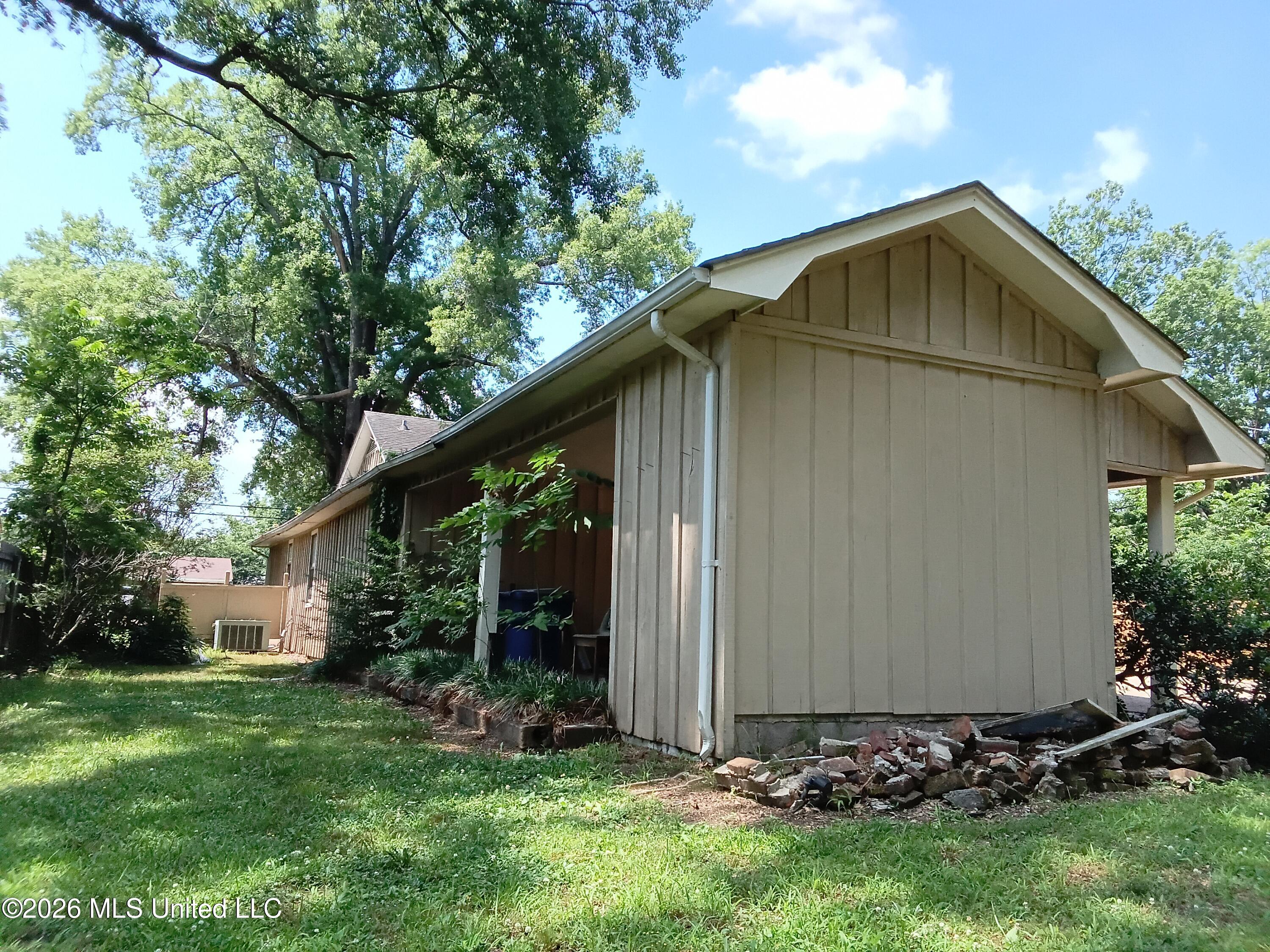 607 E Percy Street Property Photo 11
