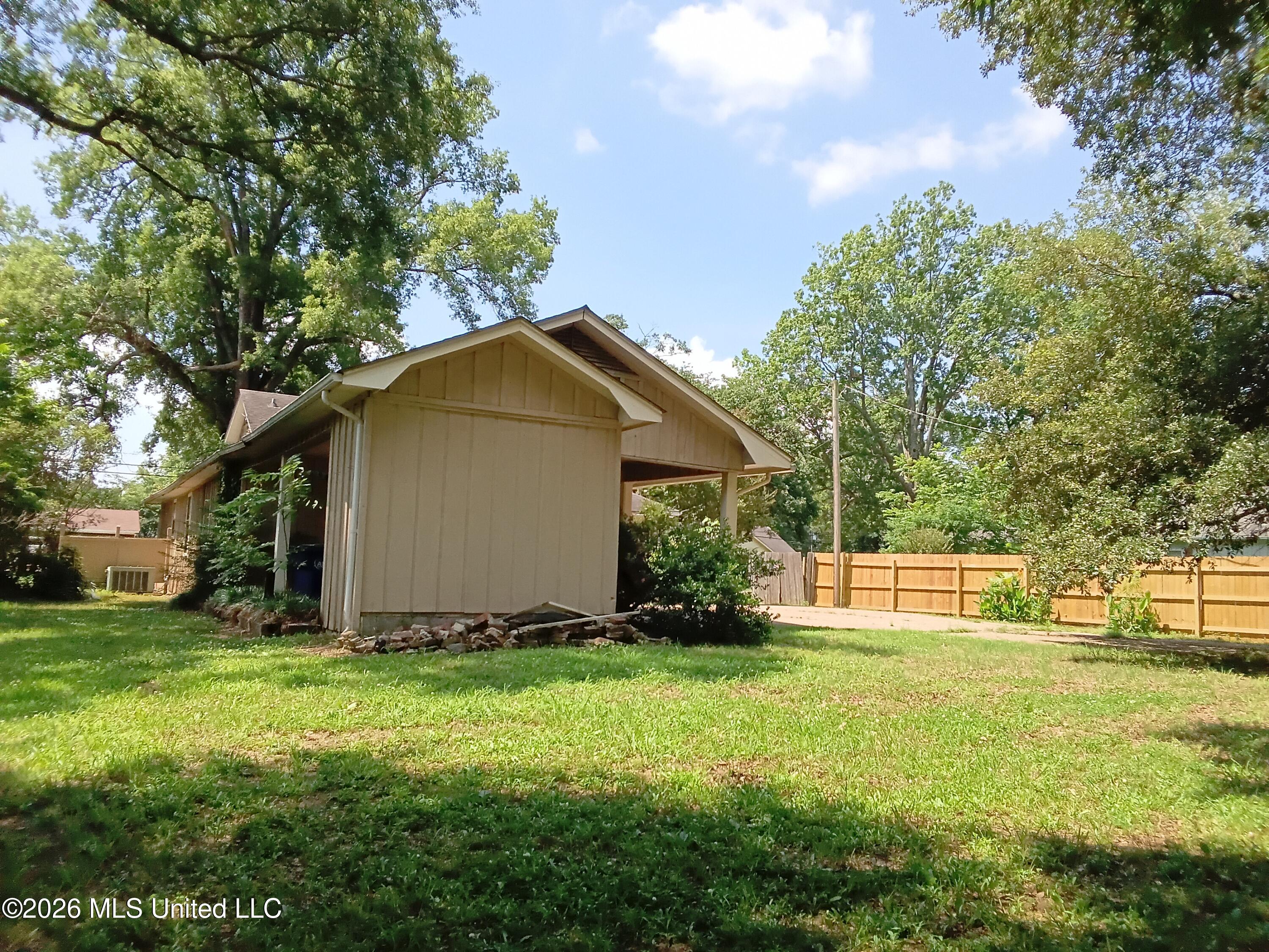 607 E Percy Street Property Photo 12