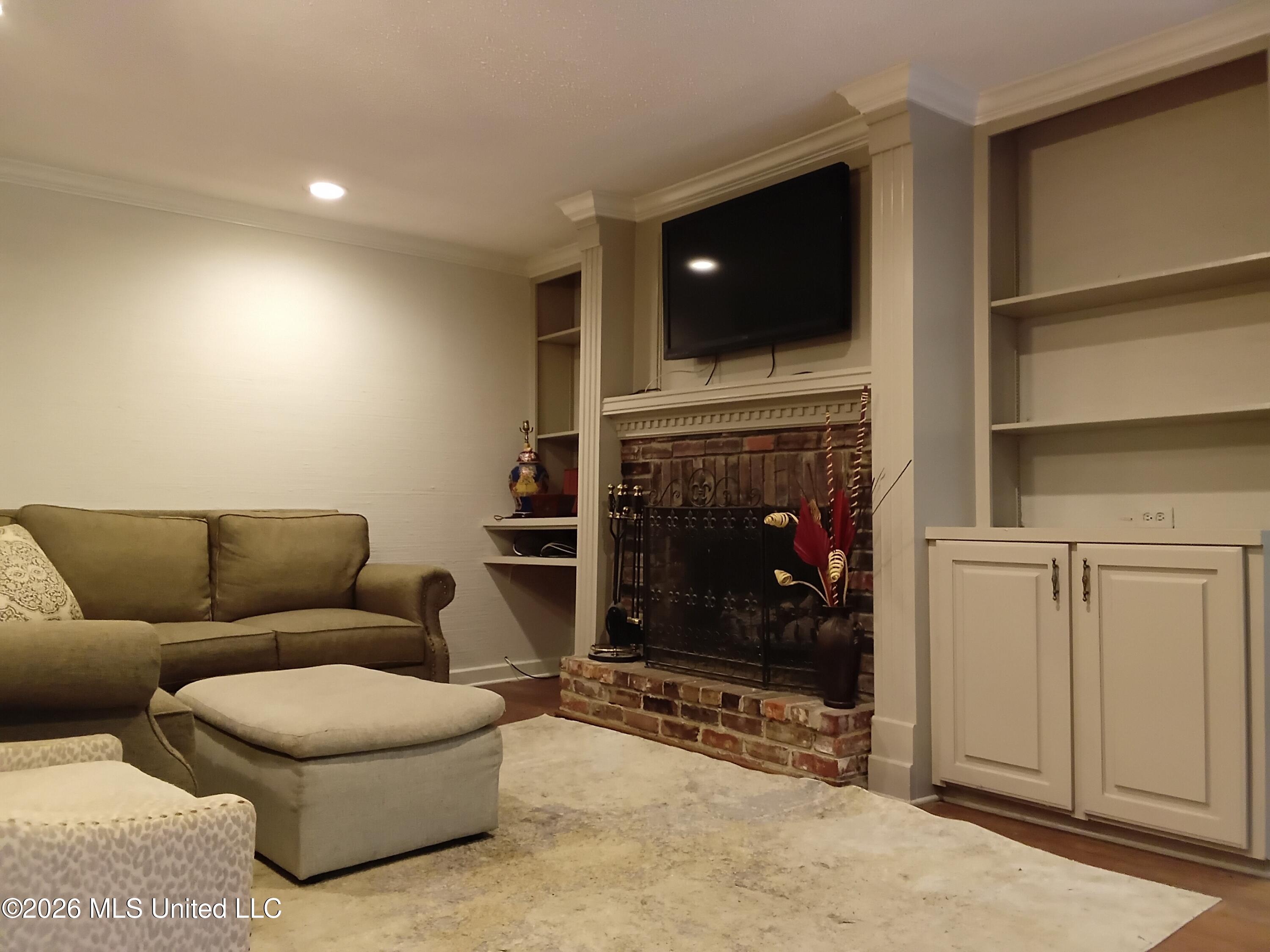 607 E Percy Street Property Photo 13