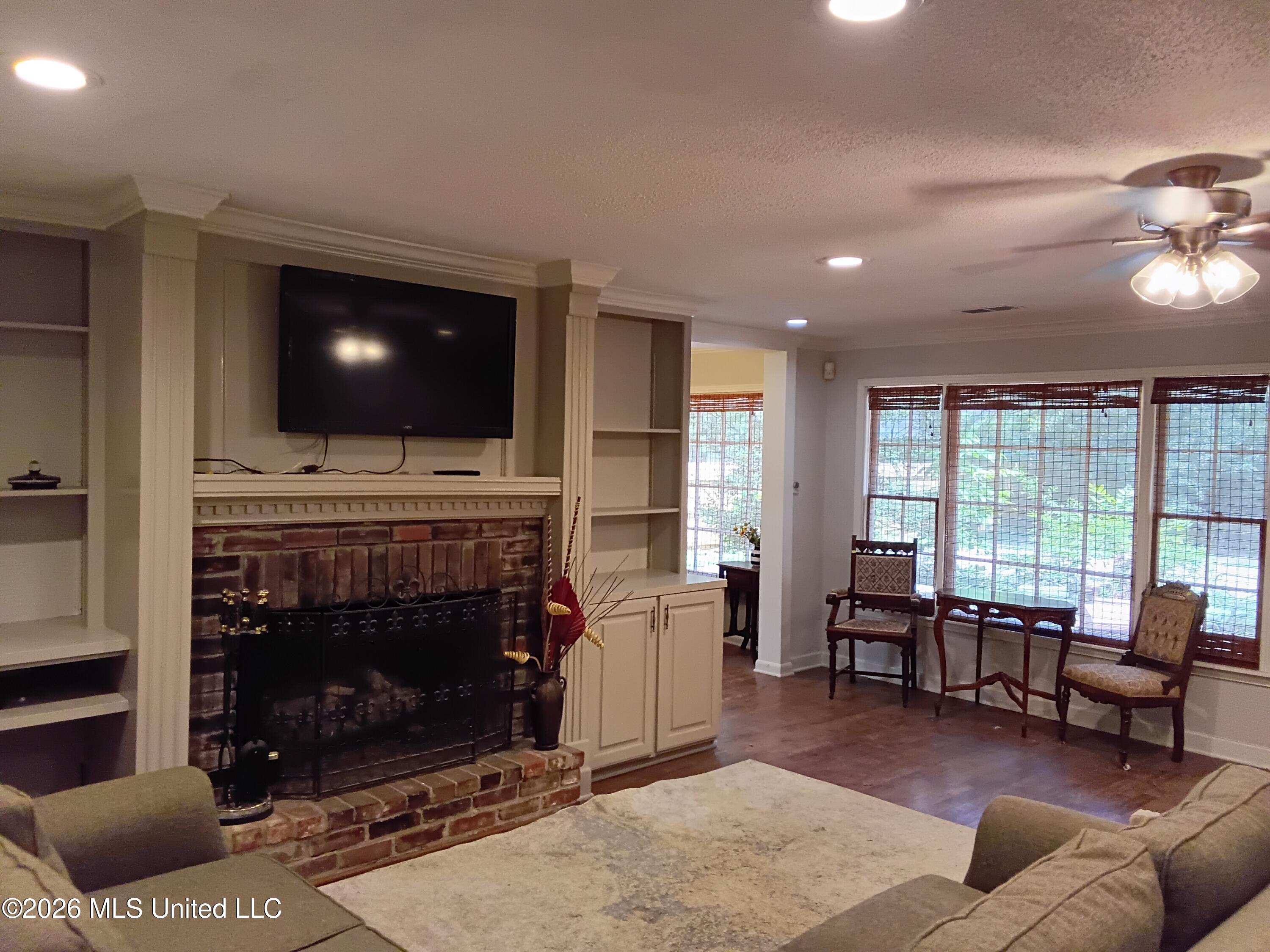 607 E Percy Street Property Photo 15