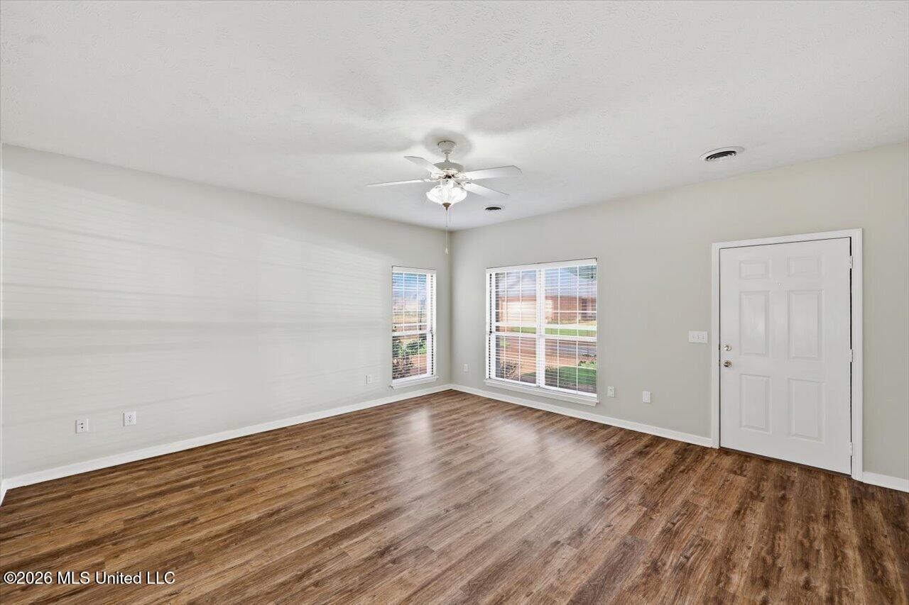 214 Waterfall Way Property Photo 7