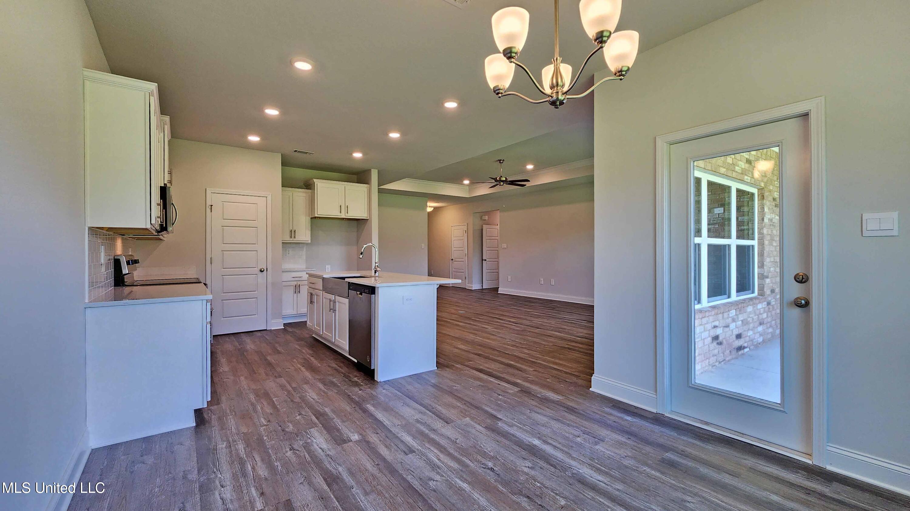 16194 Blue Ridge Drive Property Photo 10
