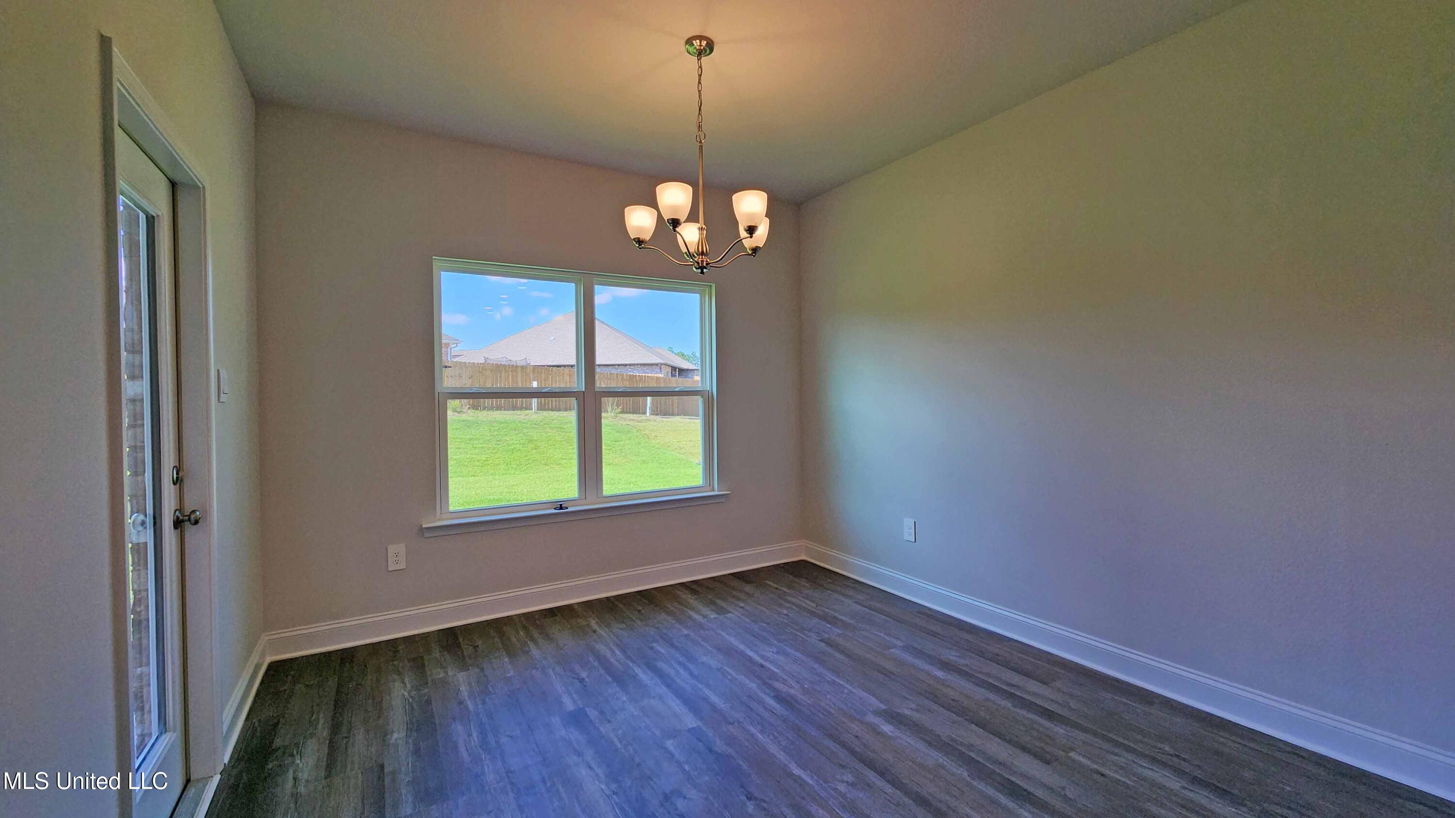 16194 Blue Ridge Drive Property Photo 11