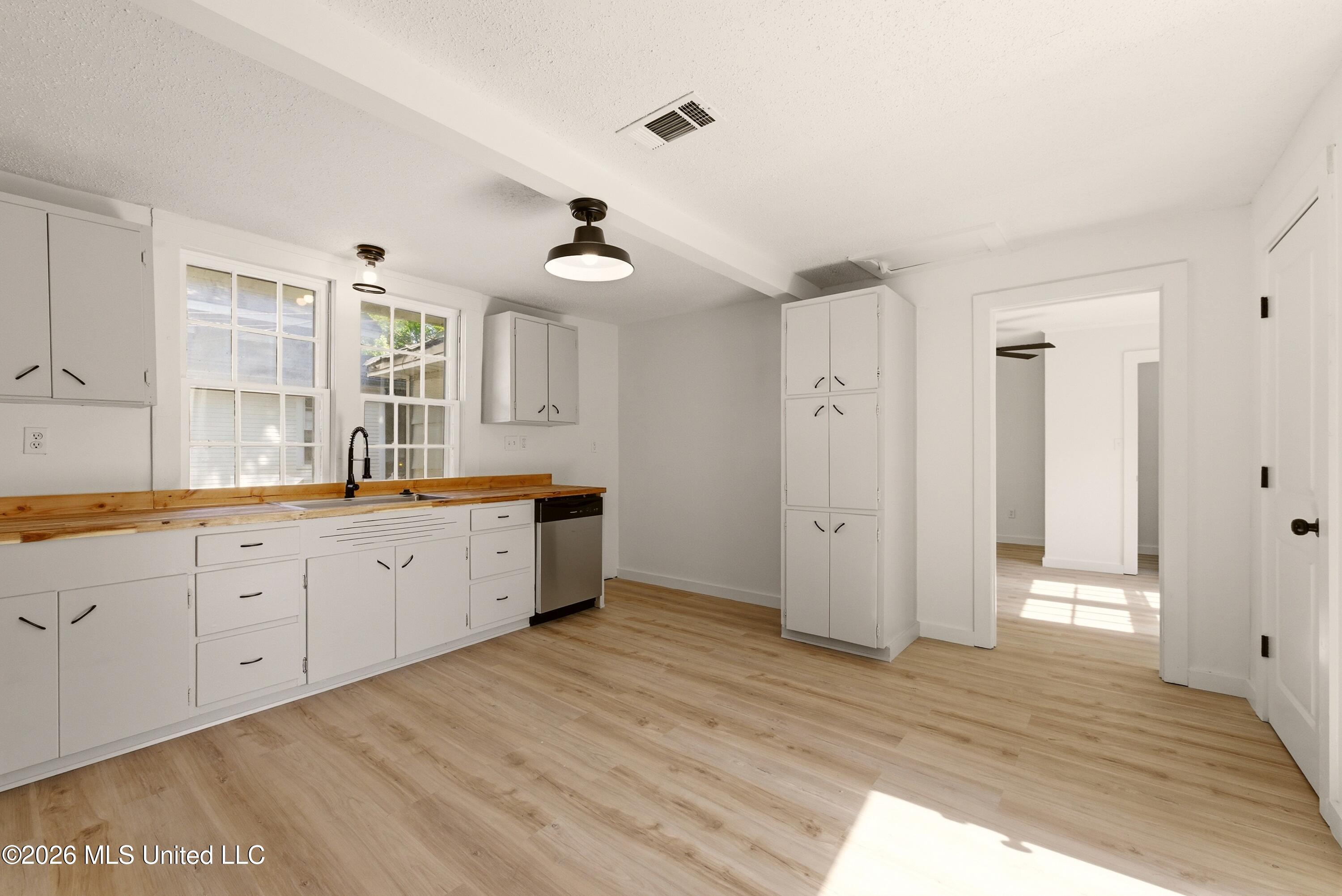 335 E College Avenue Property Photo 10