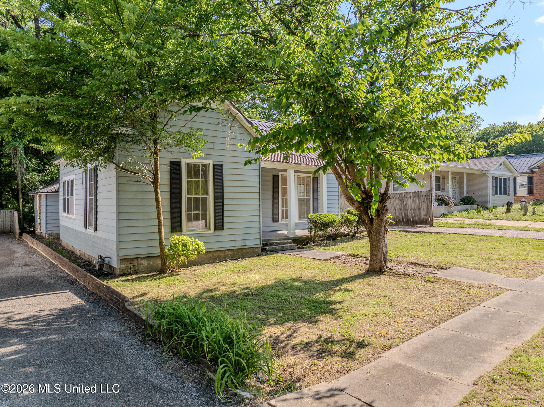 335 E College Avenue Property Photo 25