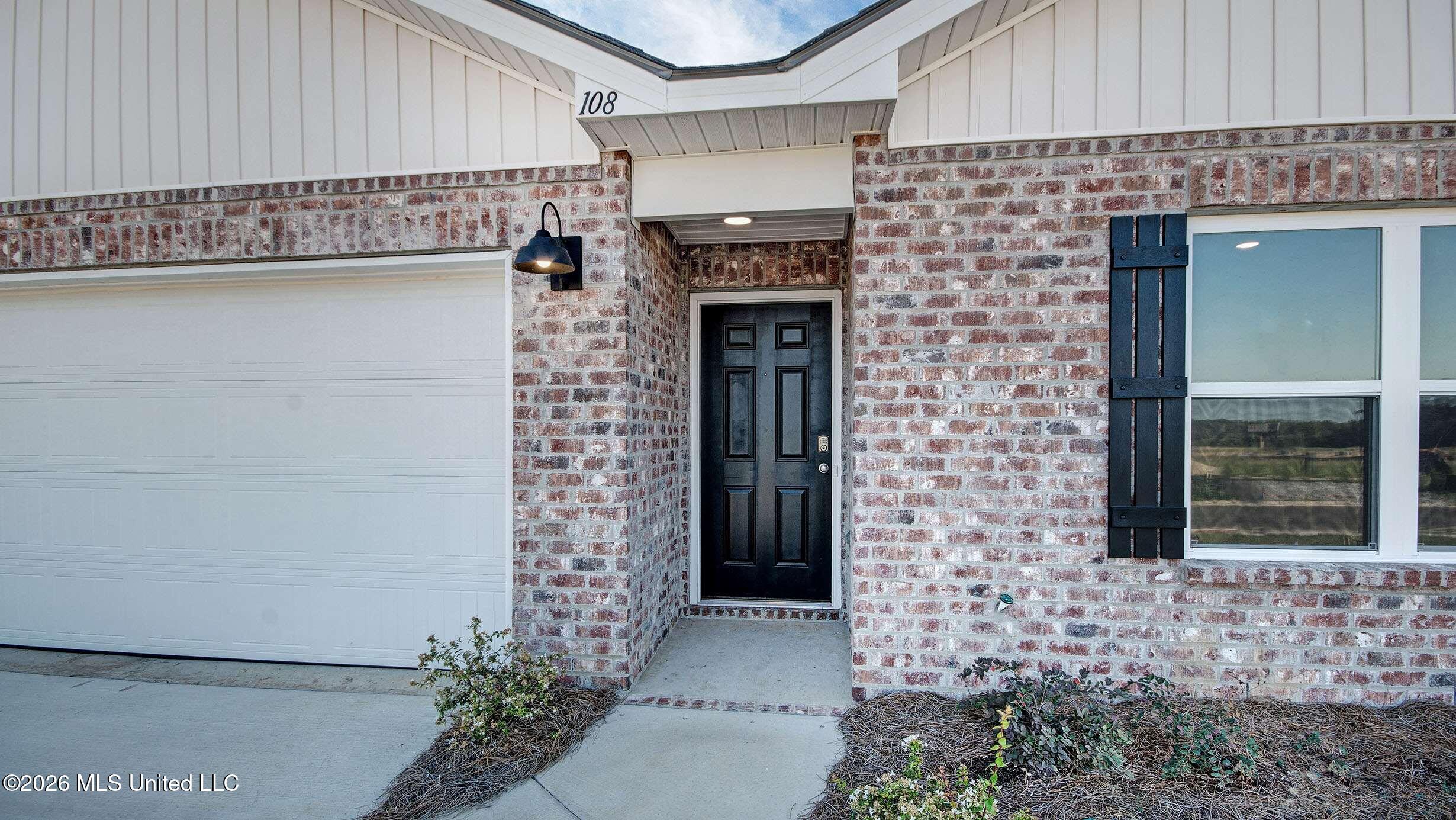 108 Parkwood Court Property Photo 3