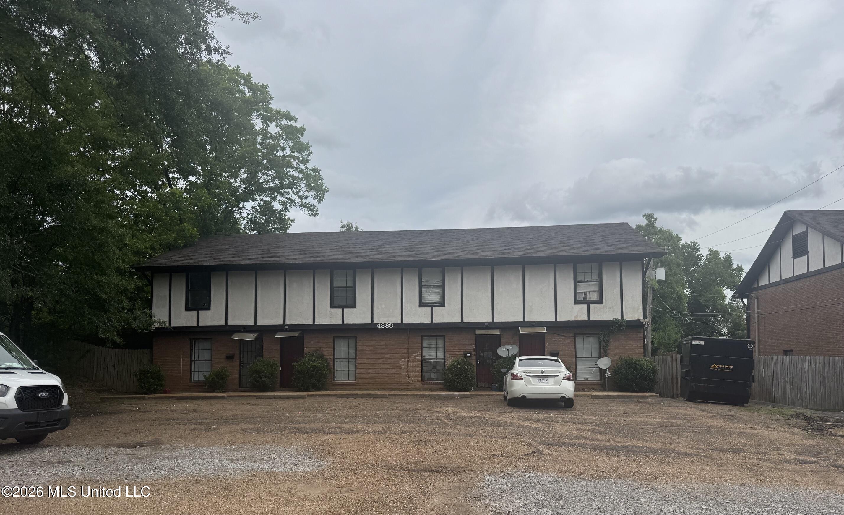 4882 S Mcraven Road Property Photo 1