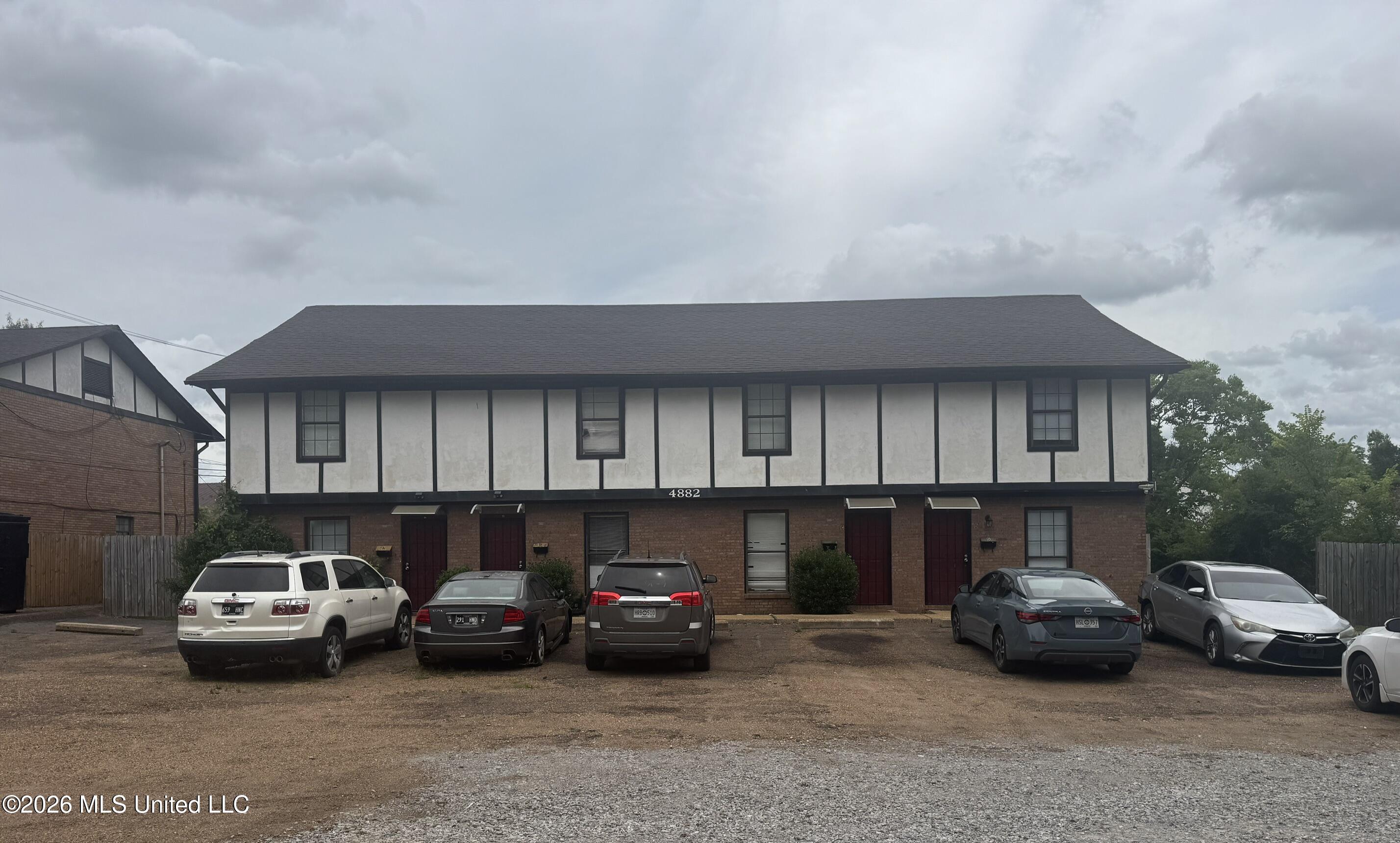 4882 S Mcraven Road Property Photo 3