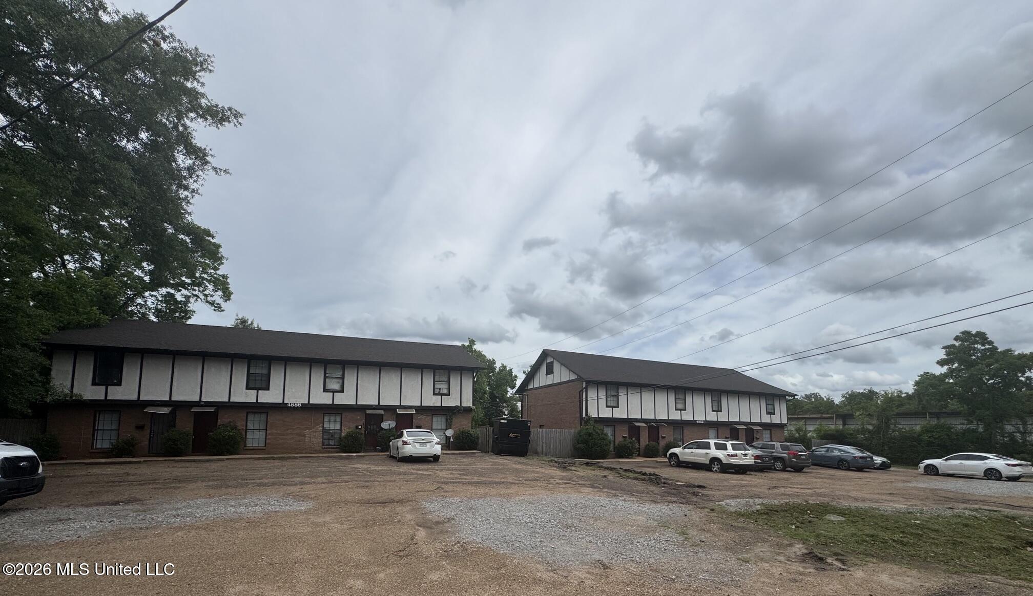 4882 S Mcraven Road Property Photo 4