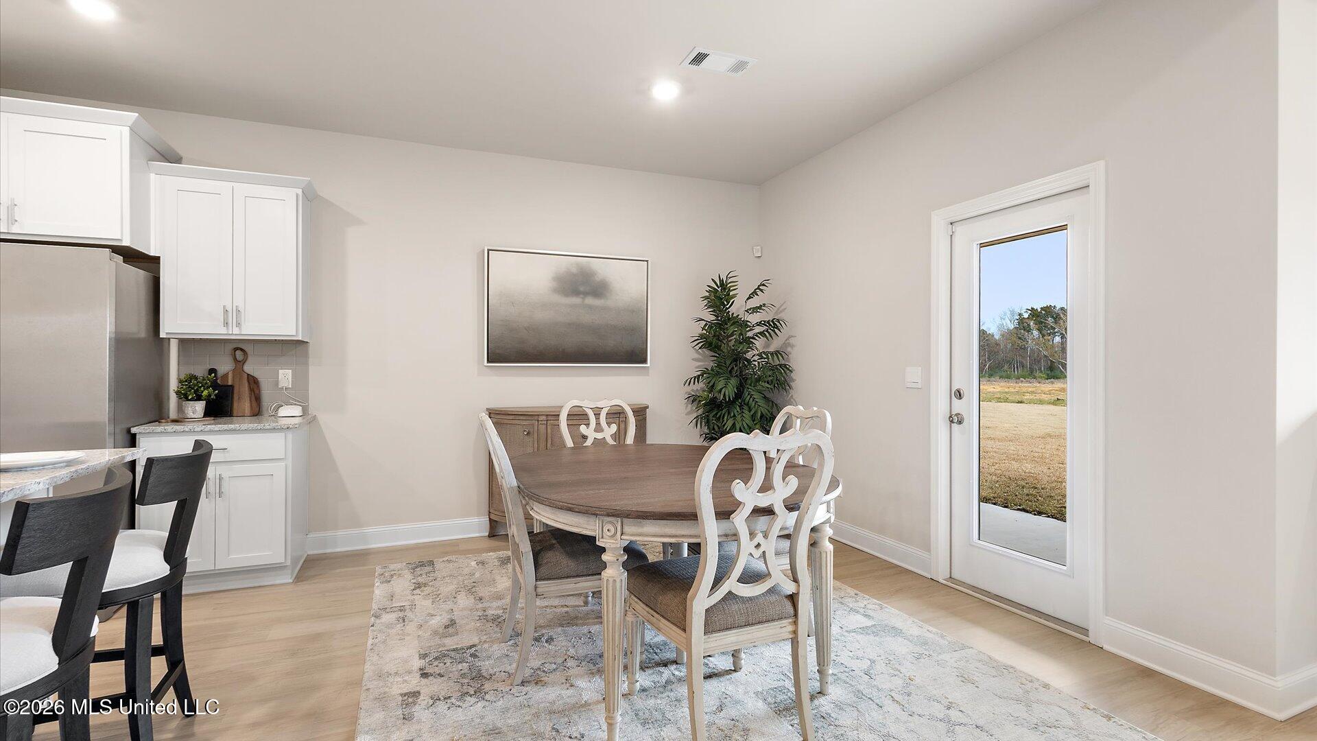 723 Honeysuckle Loop Property Photo 11