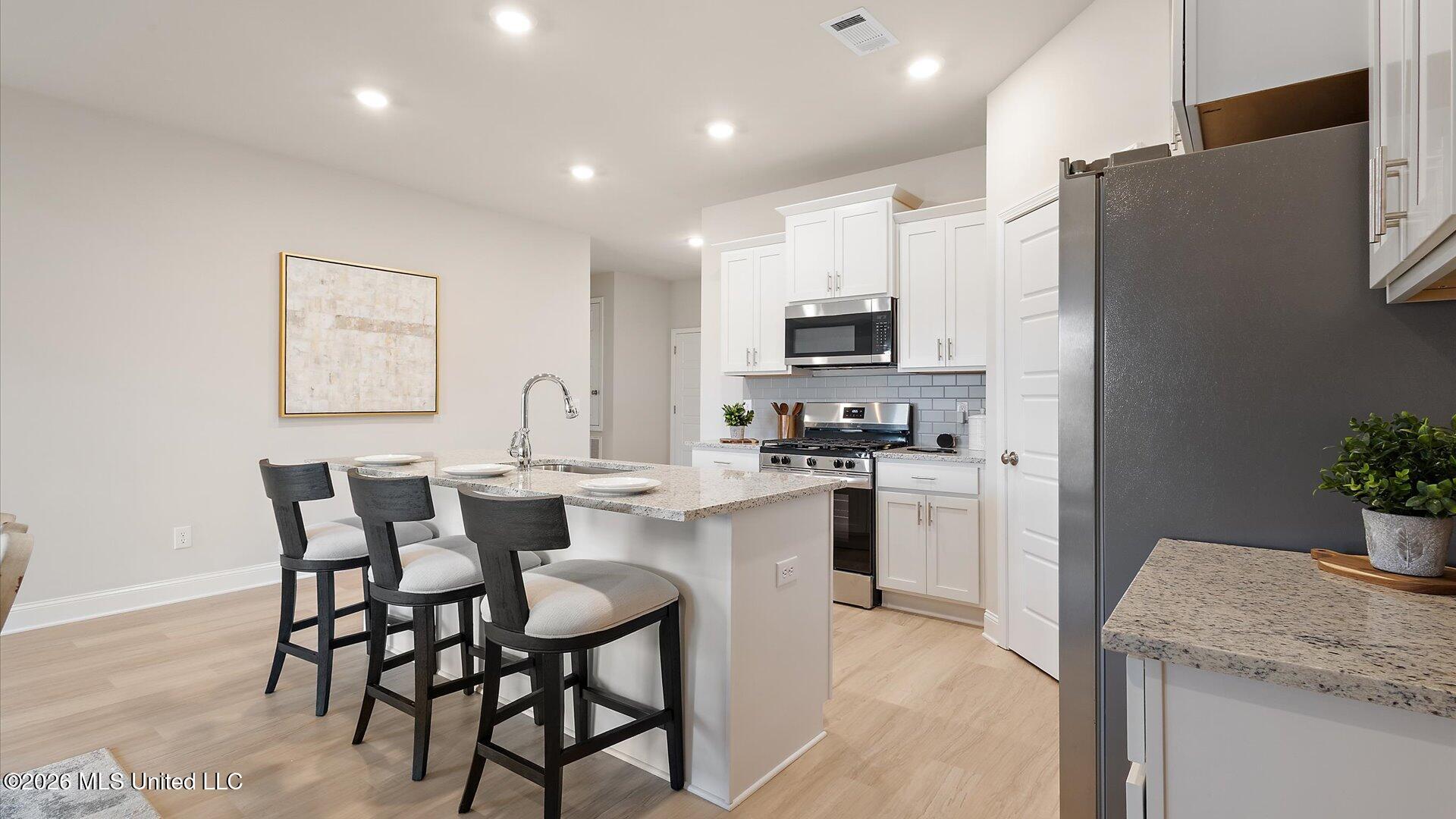 723 Honeysuckle Loop Property Photo 12