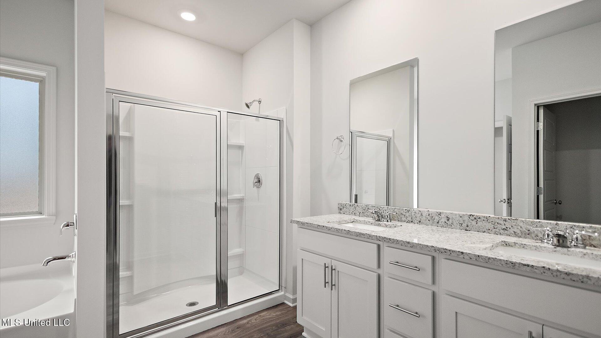 723 Honeysuckle Loop Property Photo 13