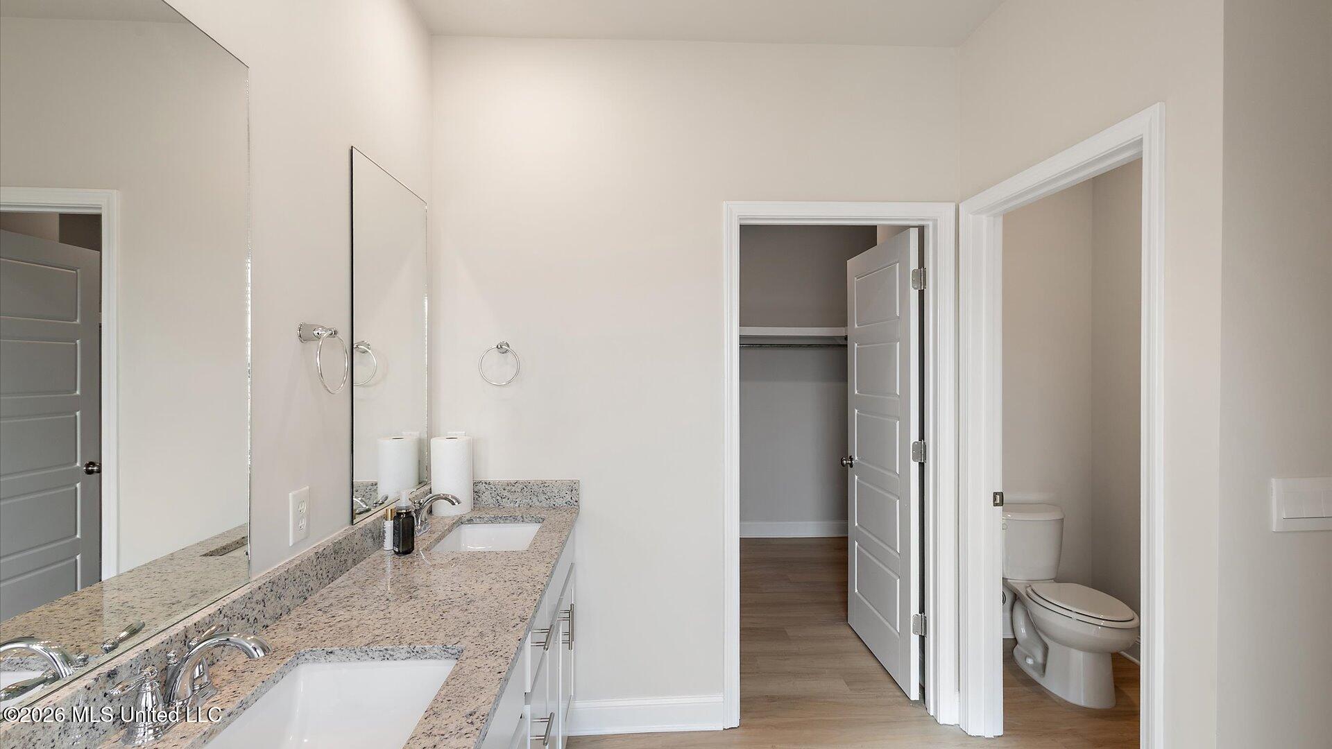 723 Honeysuckle Loop Property Photo 16
