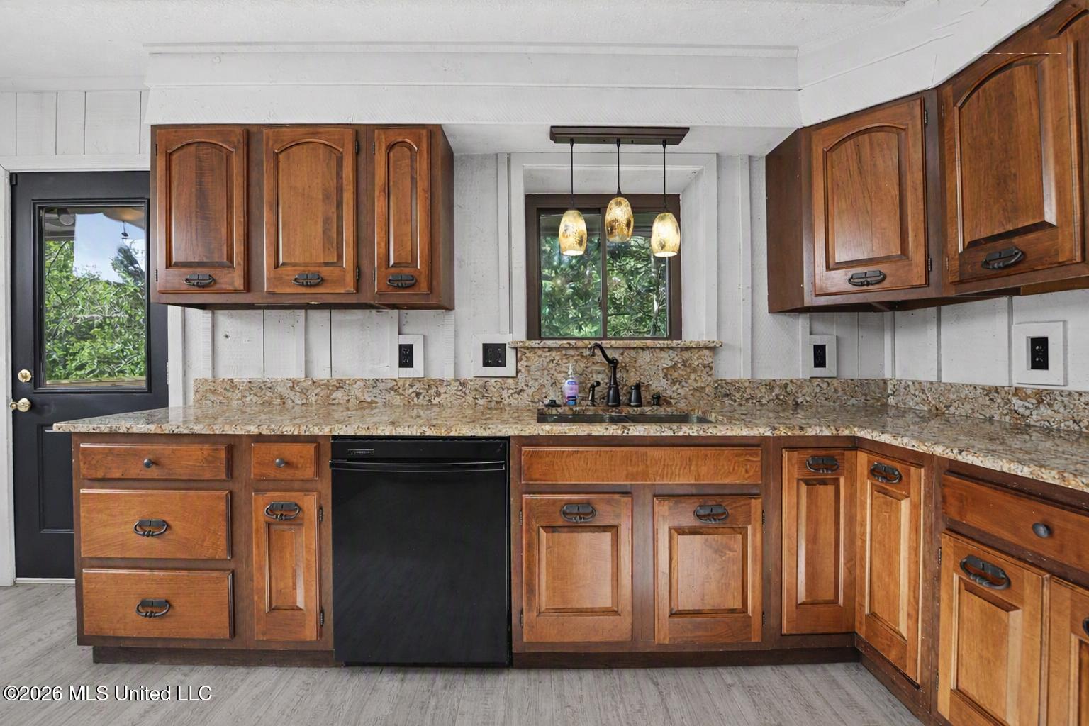 7417 Bluff Point Road Property Photo 8