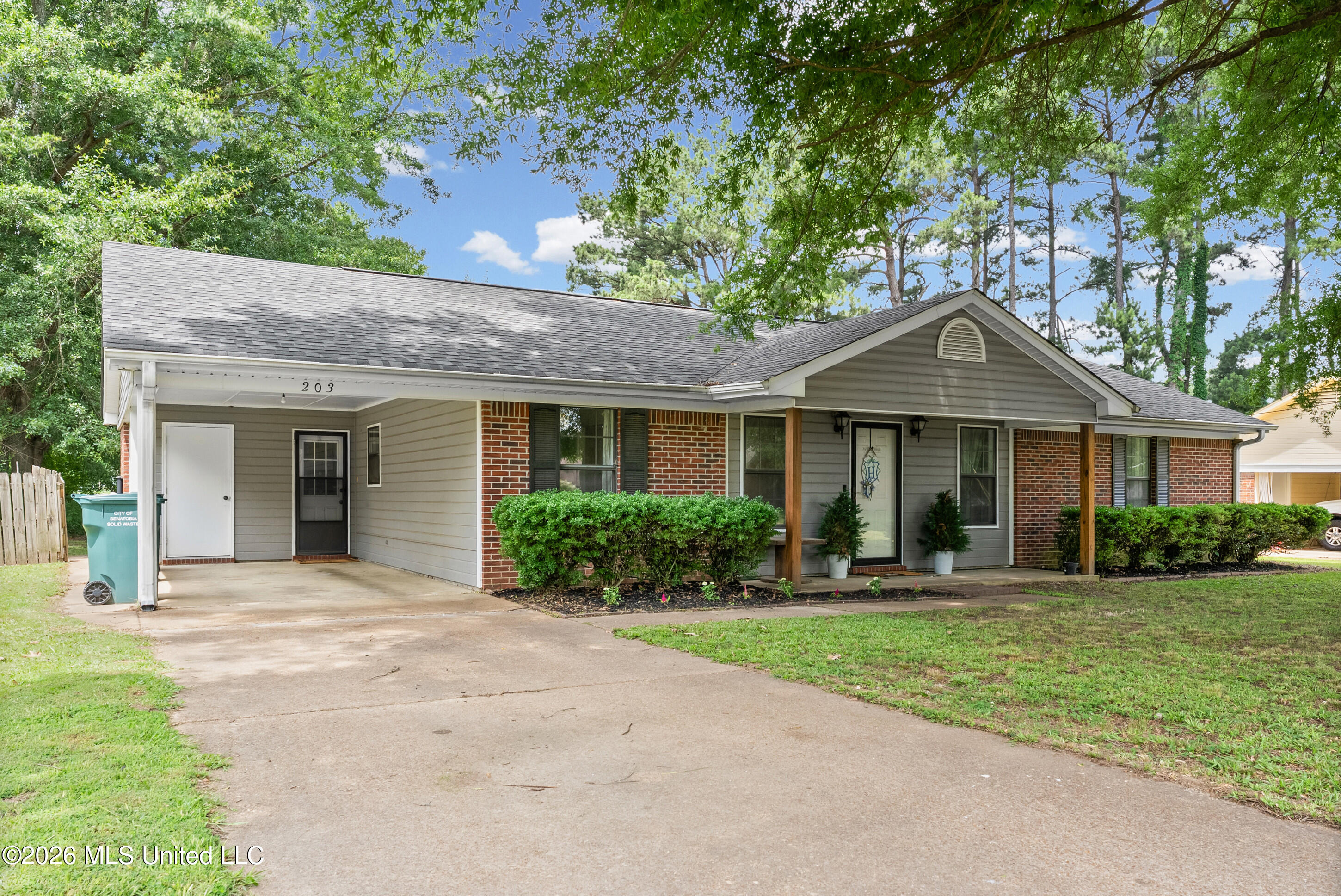 203 Lanelle Cove Property Photo 2