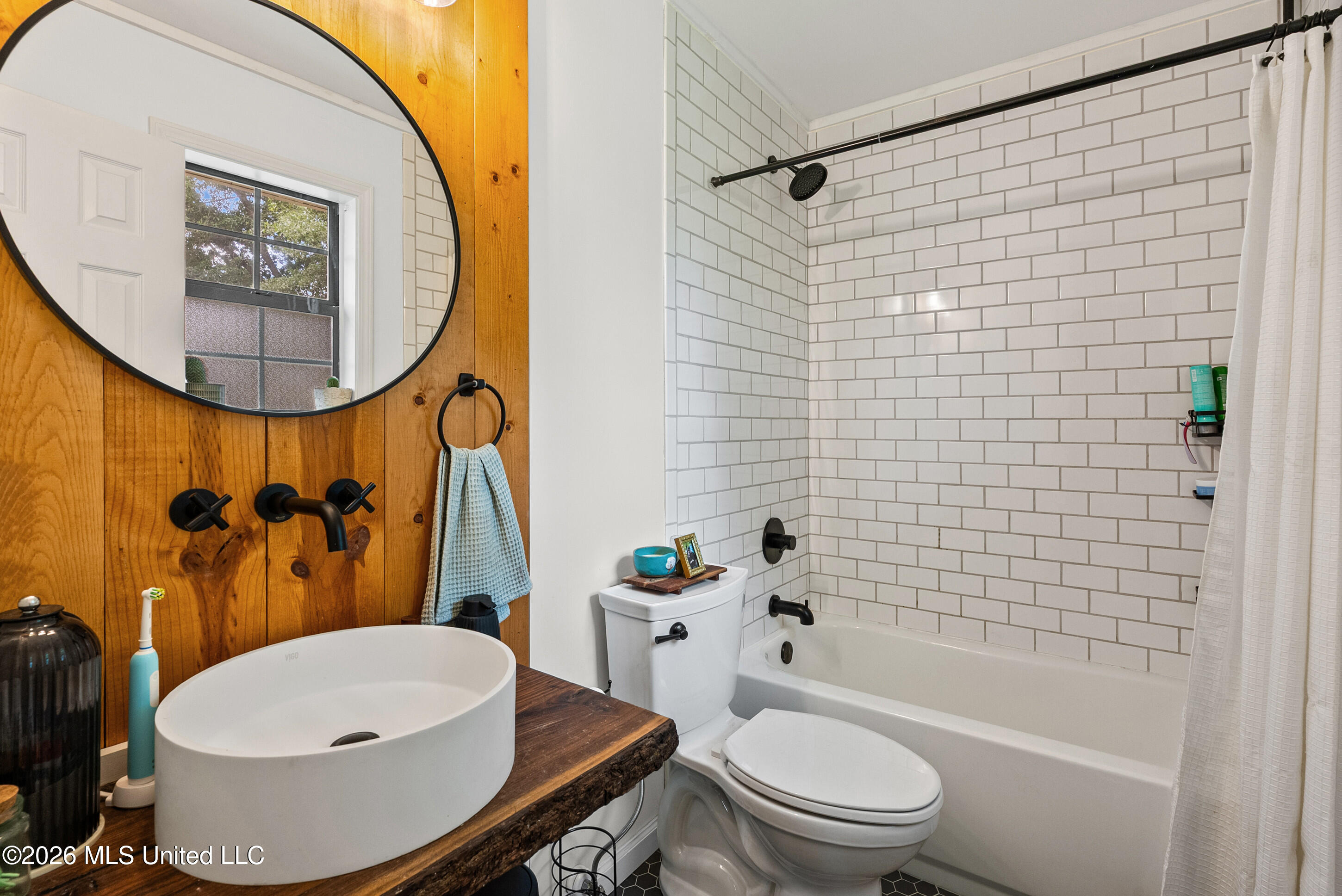 203 Lanelle Cove Property Photo 16