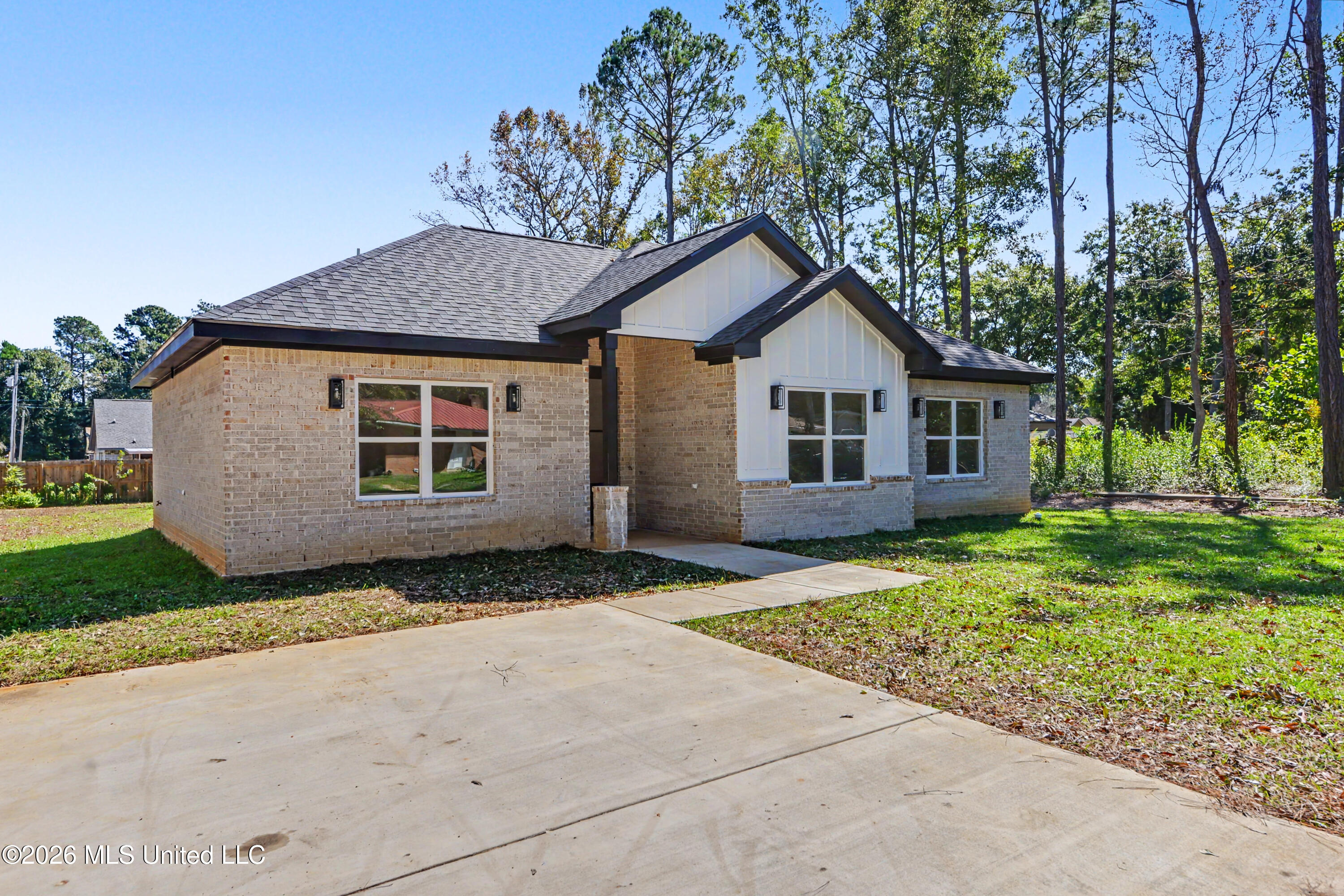 3528 Shamrock Court Property Photo 2