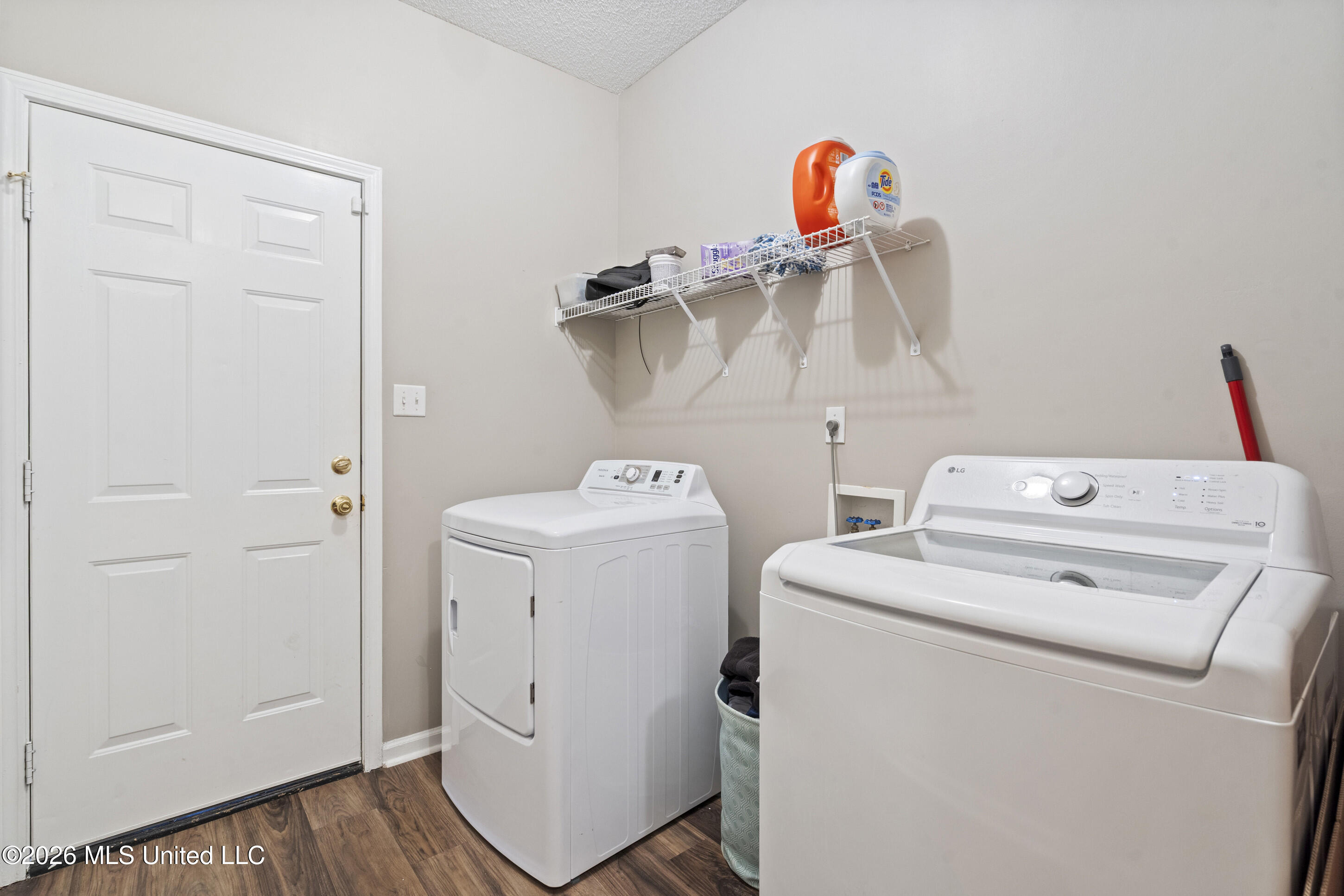9625 S Meade Circle Property Photo 12