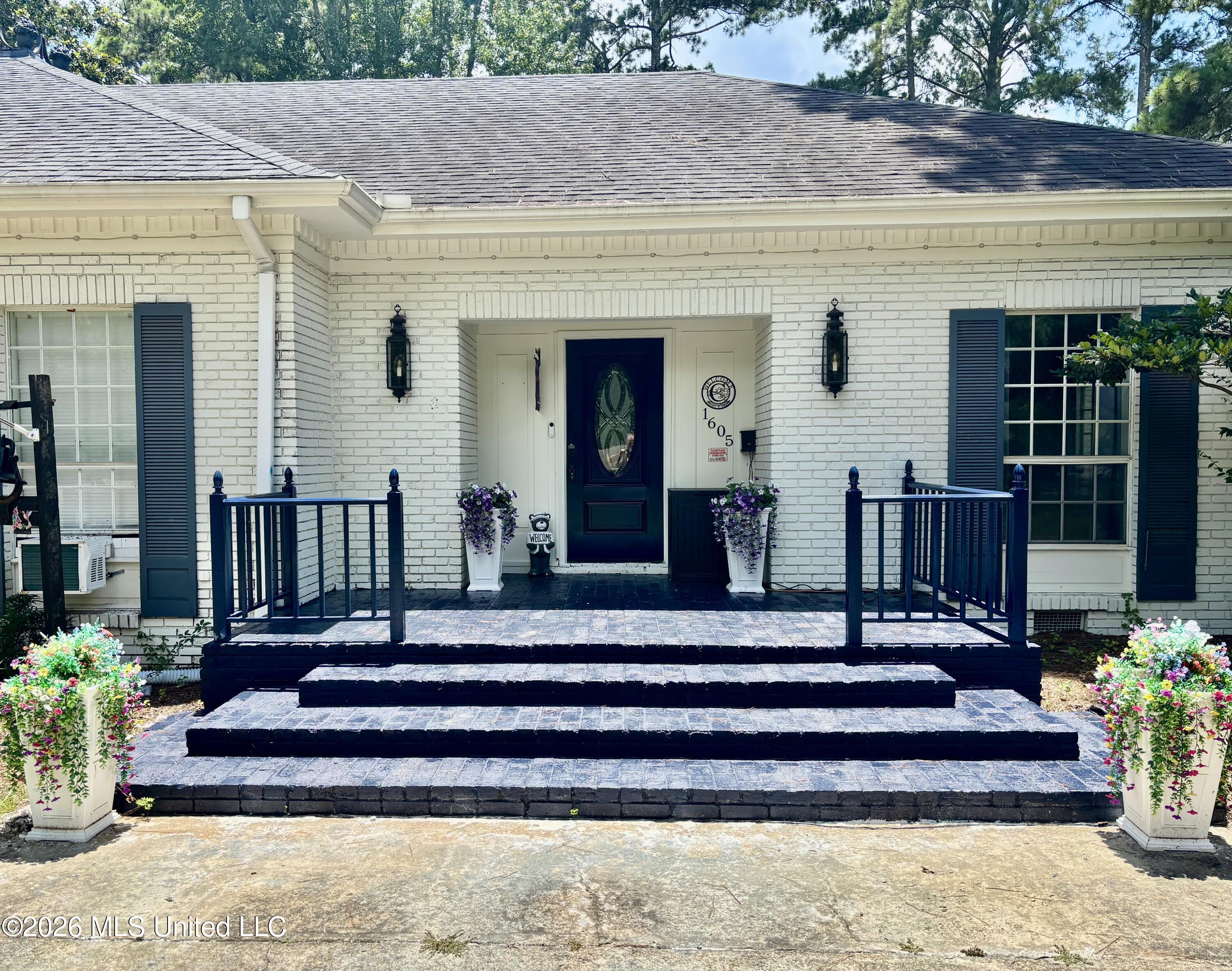 1605 Lissa Drive Property Photo 2
