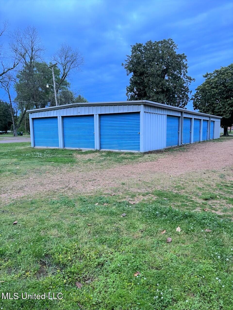 121 W Main Street Property Photo 3