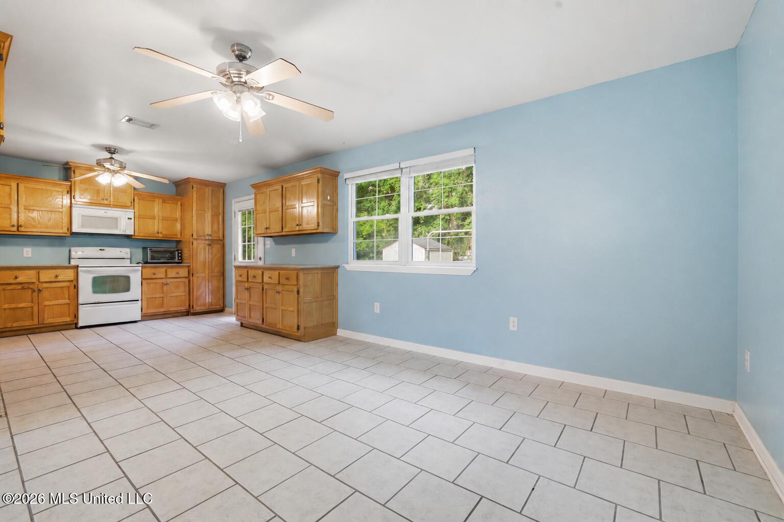 867 1/2 Washington Street Property Photo 6