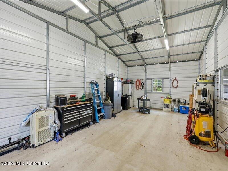 4525 N Midway Property Photo 12