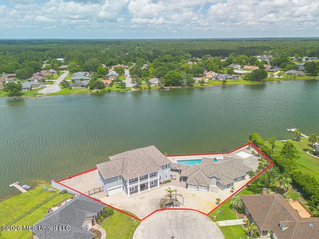 19384 Leeward Cove Property Photo 2
