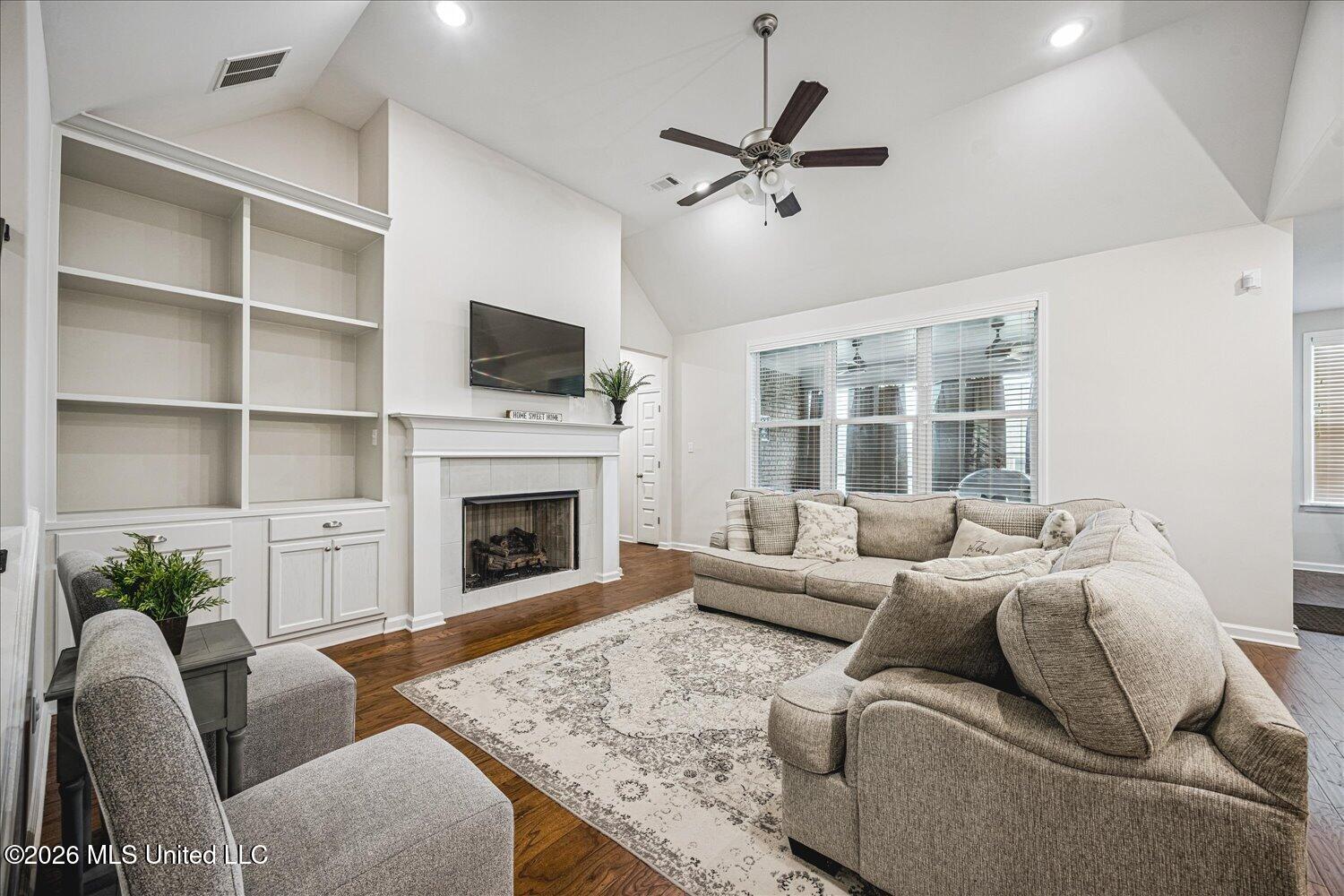 7276 Edgewater Drive Property Photo 8