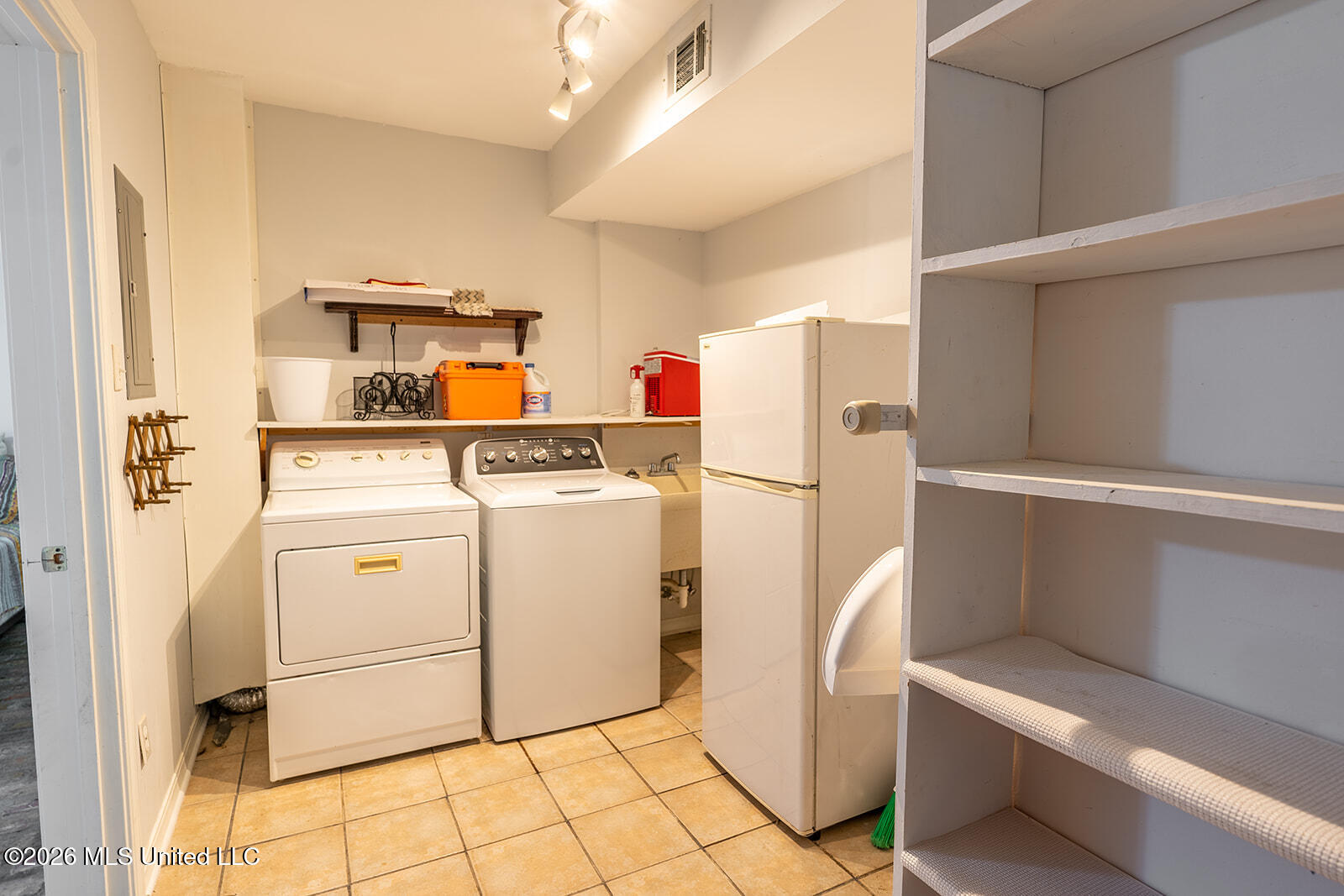 1836 E Lakeshore Drive Property Photo 25